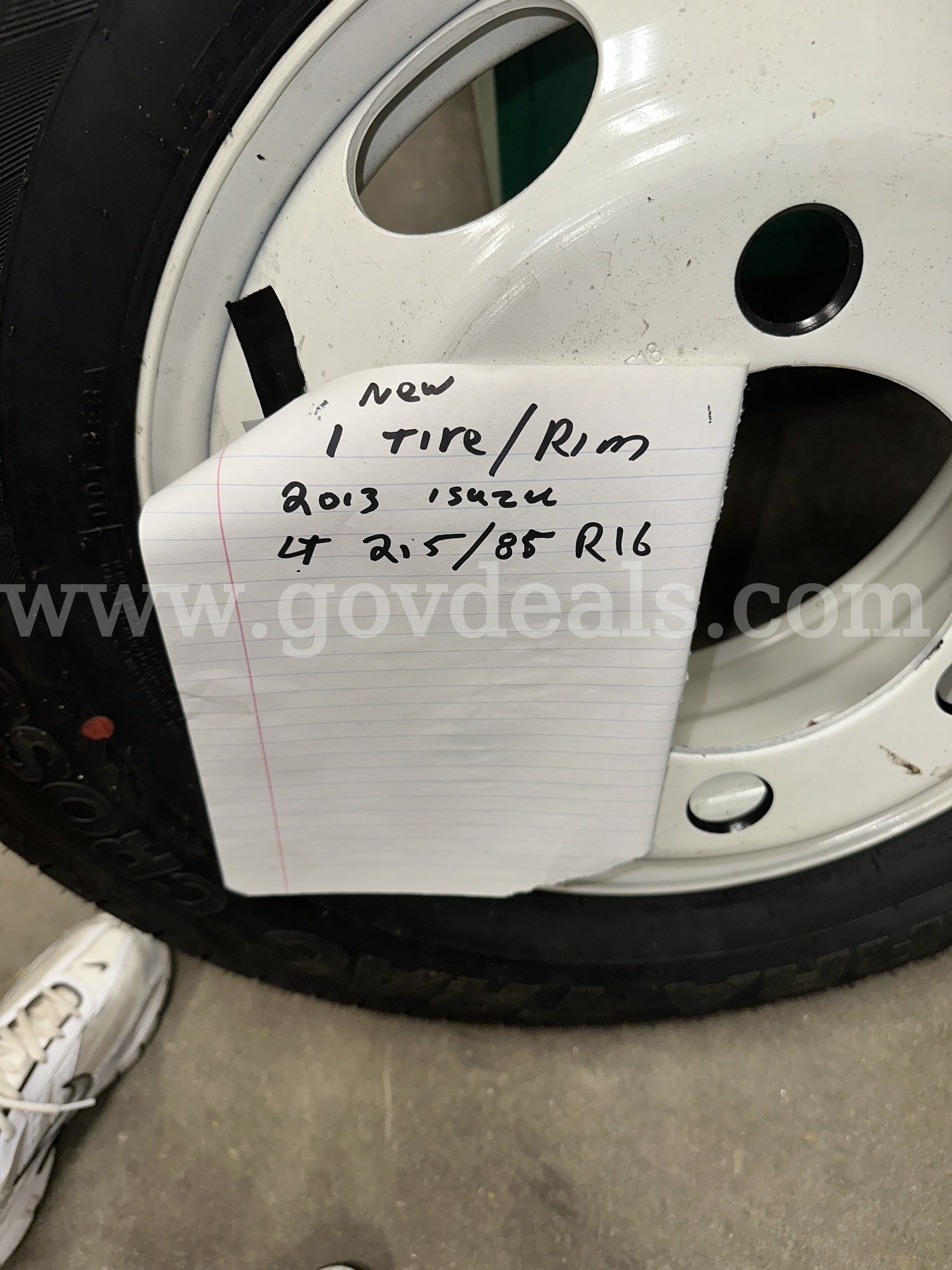 NEW Tire/Rim for 2013 Isuzu Box Truck Isuzu  Government Surplus Auction - Photo #2