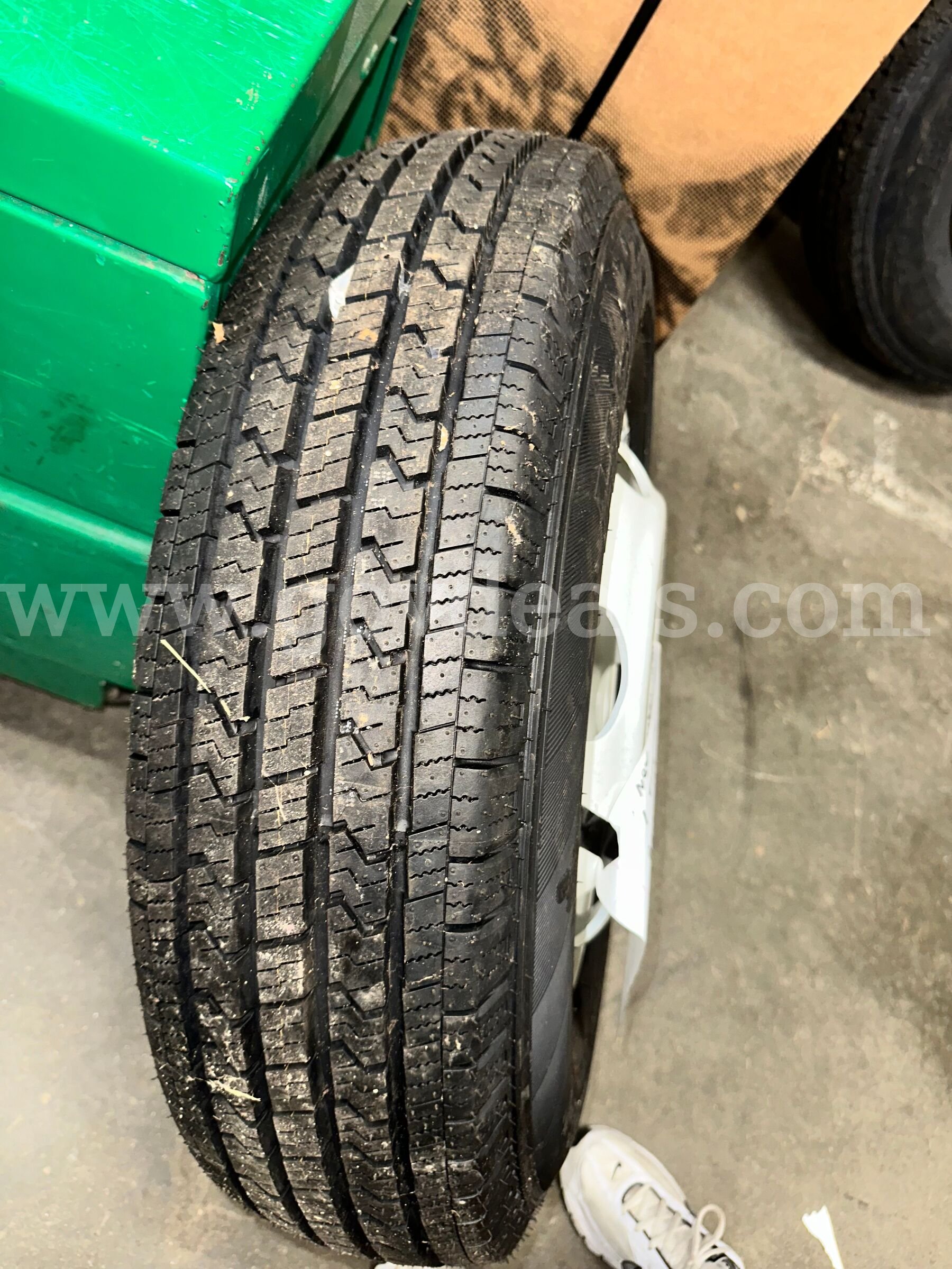 NEW Tire/Rim for 2013 Isuzu Box Truck Isuzu  Government Surplus Auction - Photo #4
