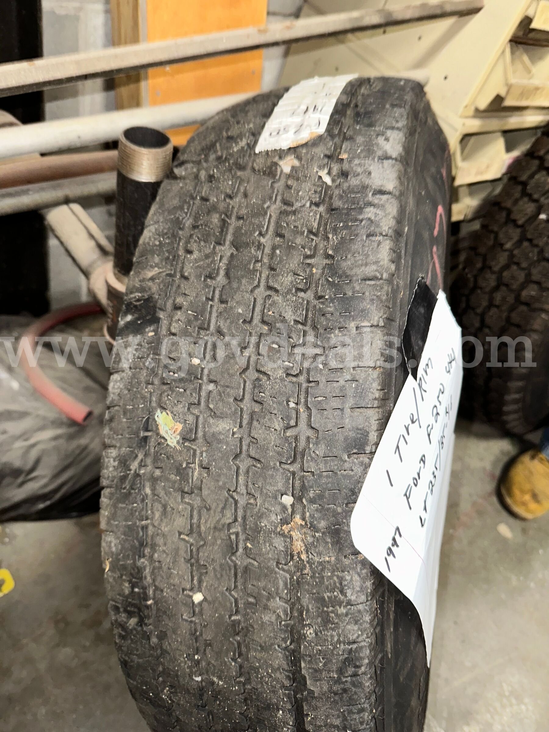 Tire/Rim for 1997 ford F250 4x4 Ford F250 Government Surplus Auction - Photo #3