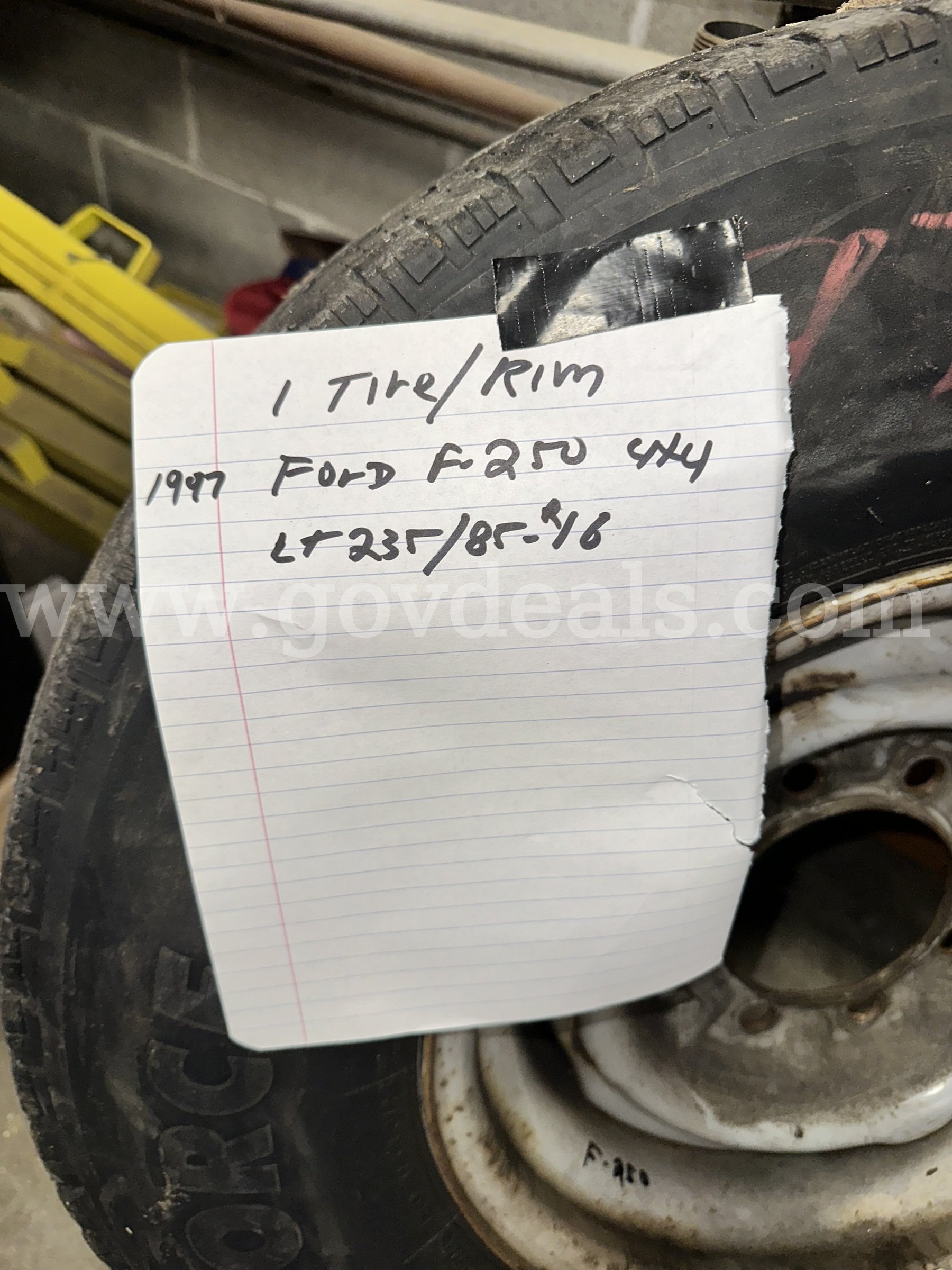 Tire/Rim for 1997 ford F250 4x4 Ford F250 Government Surplus Auction - Photo #4