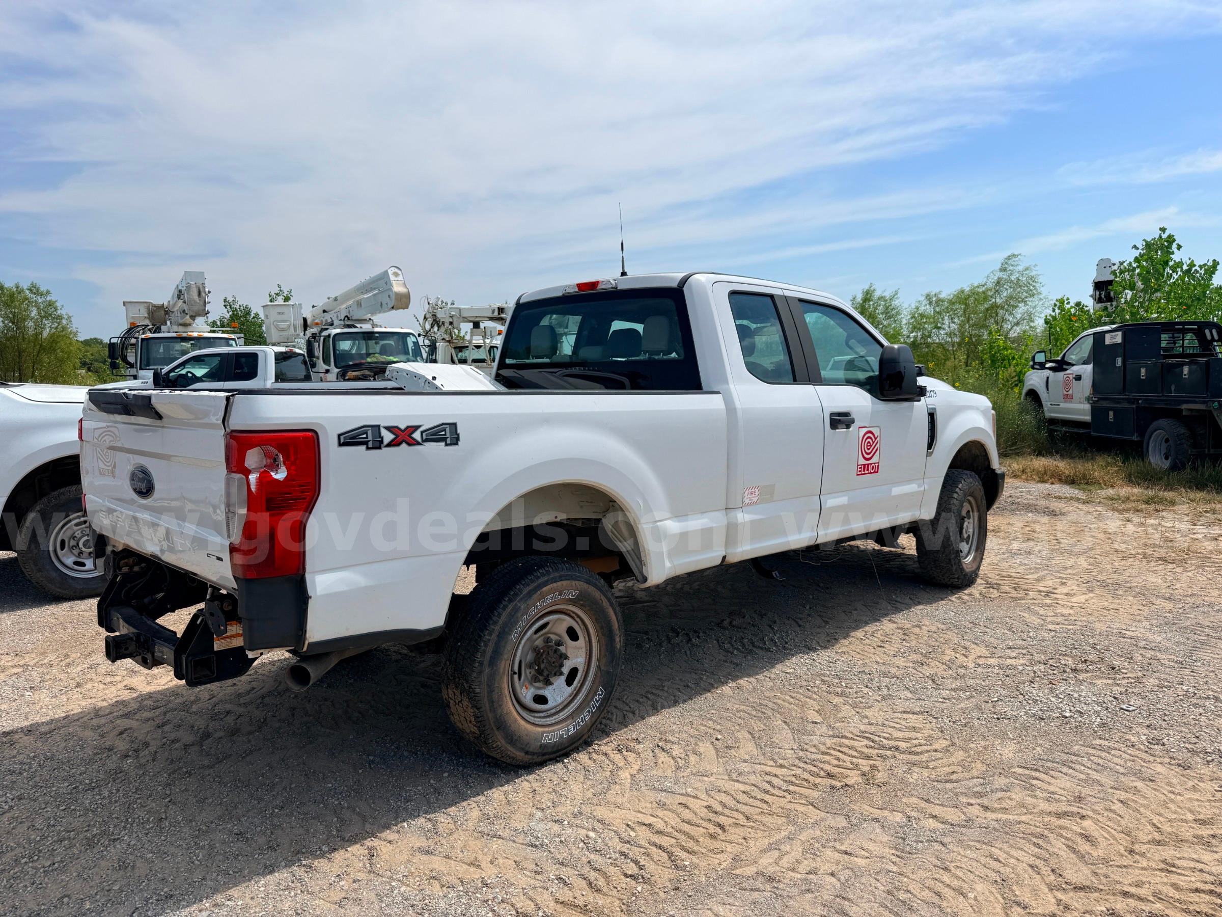 2017 Ford F-250 SD XL SuperCab 4WD Ford F-250 Government Surplus Auction - Photo #5