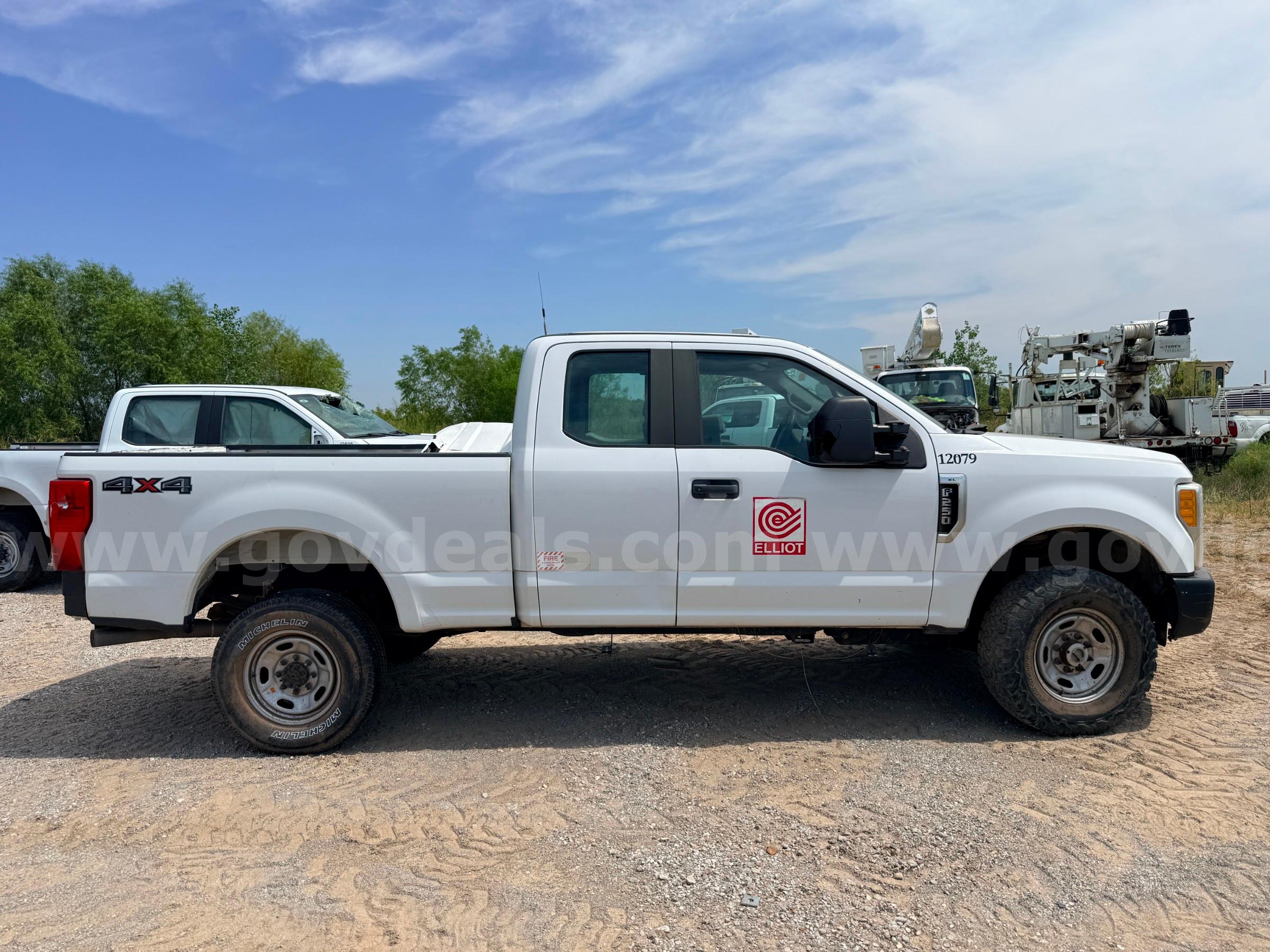 2017 Ford F-250 SD XL SuperCab 4WD Ford F-250 Government Surplus Auction - Photo #6