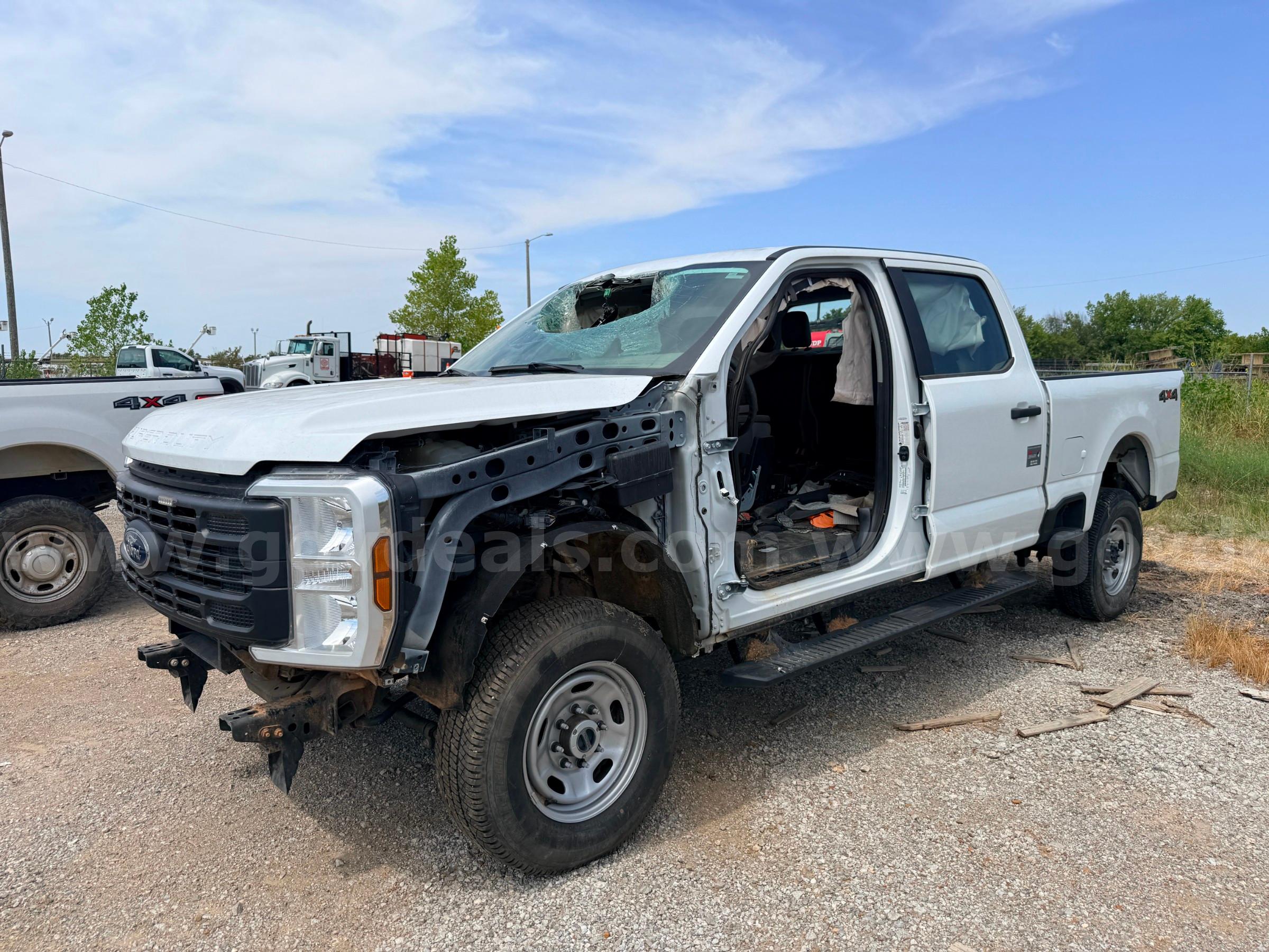 2024 Ford F-250 SD XL Crew Cab 4WD Ford F-250 Government Surplus Auction - Photo #3