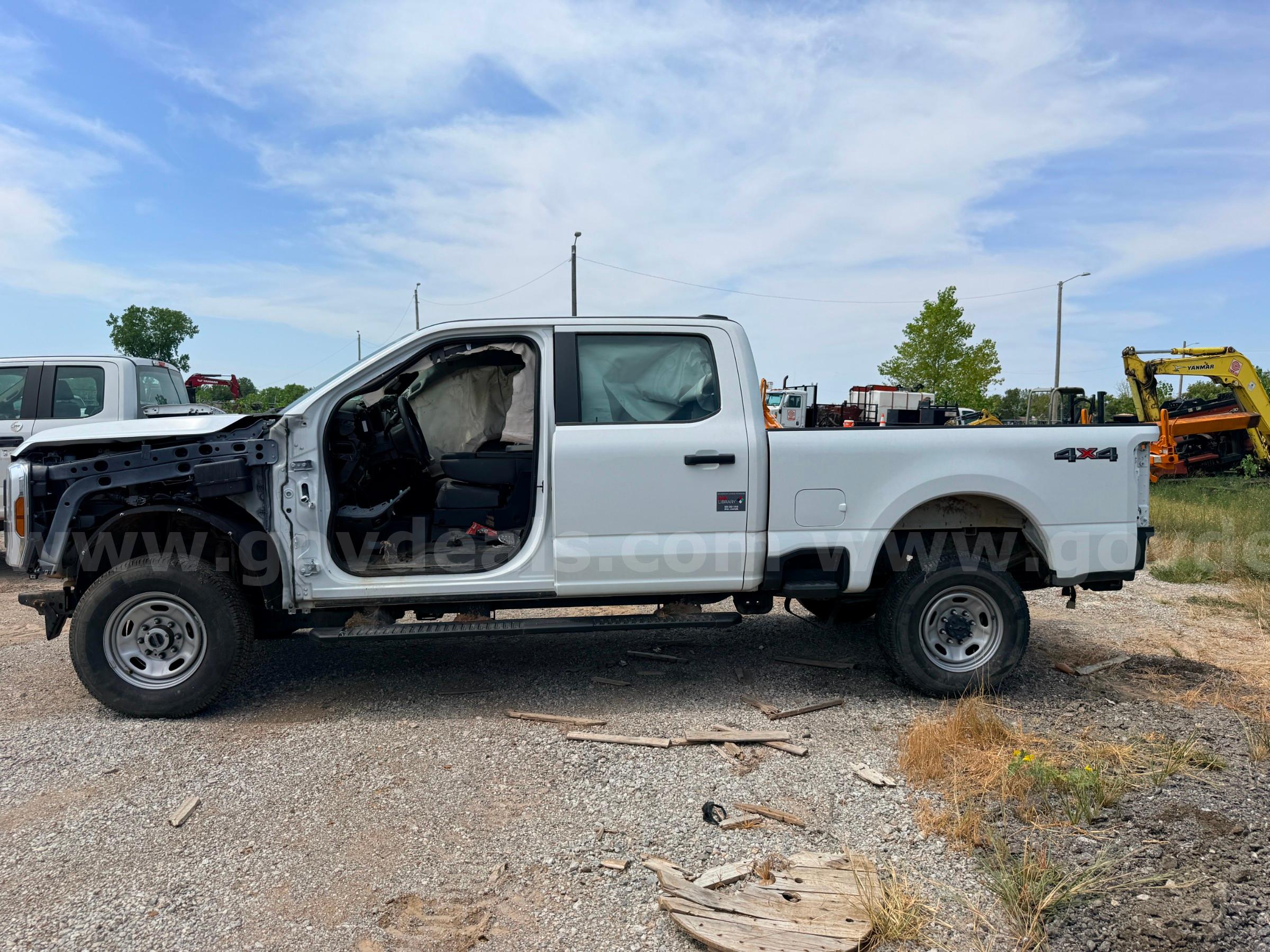 2024 Ford F-250 SD XL Crew Cab 4WD Ford F-250 Government Surplus Auction - Photo #4