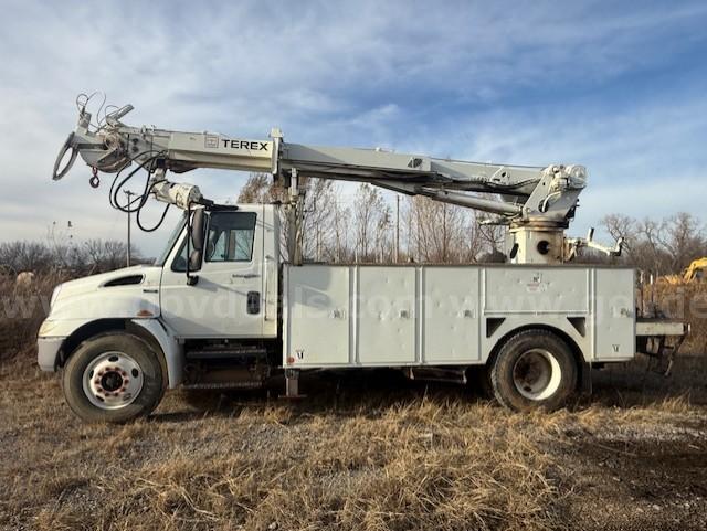 2009 International 4300 Digger Derrick (Inoperable) International 4300 Government Surplus Auction - Photo #2