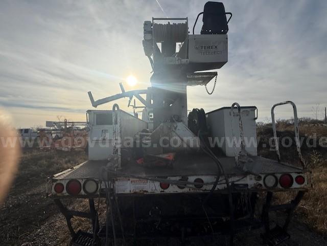 2009 International 4300 Digger Derrick (Inoperable) International 4300 Government Surplus Auction - Photo #4