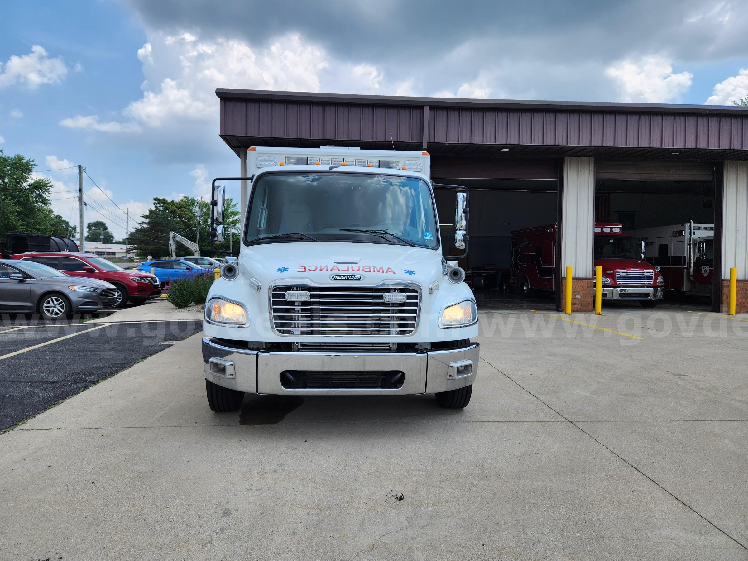 2013 Freightliner M2 106 Ambulance  SEE VIDEO!!! Freightliner 106 Government Surplus Auction - Photo #2