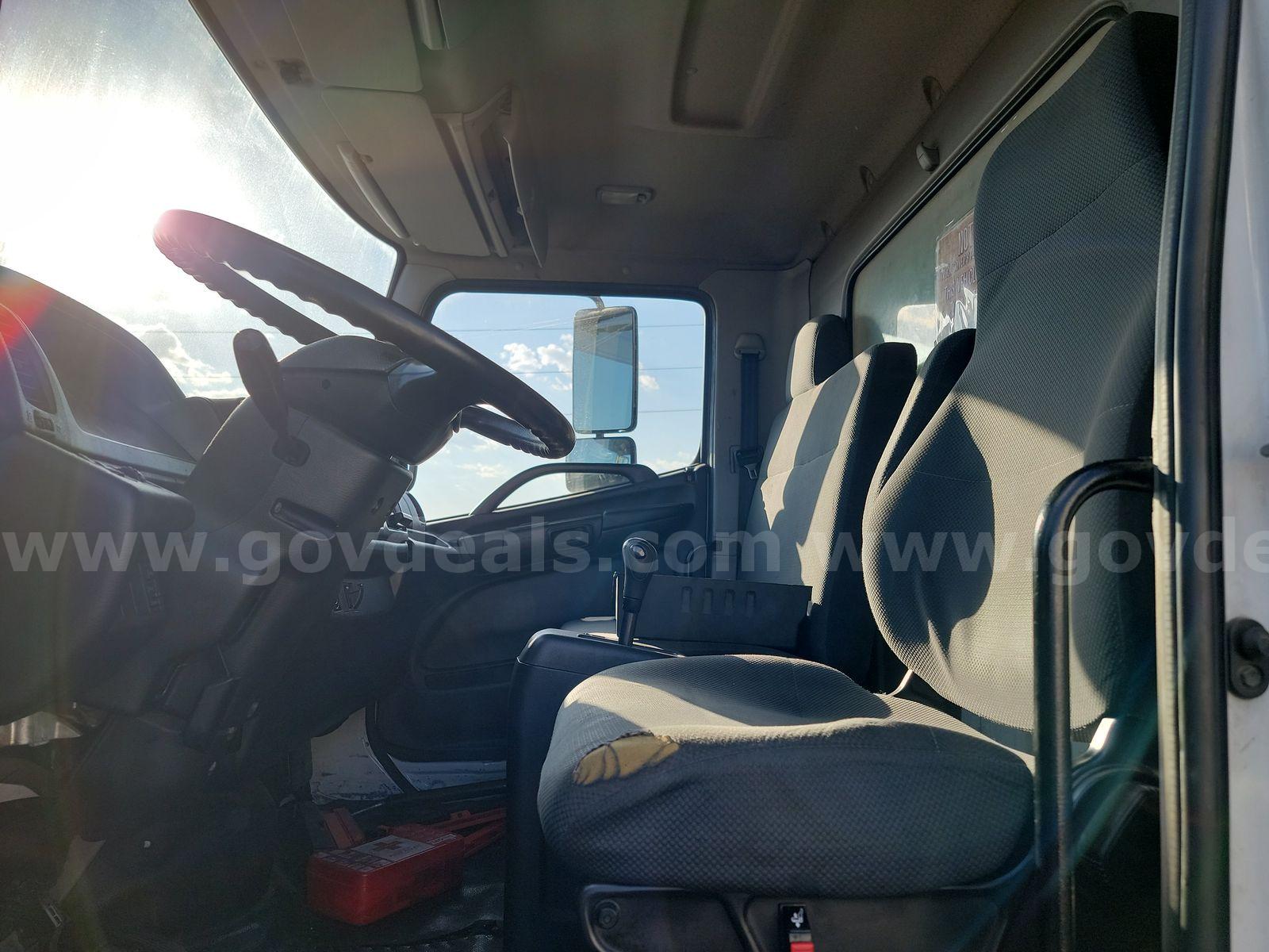 2016 Hino Conventional Cab Hino Conventional Cab Government Surplus Auction - Photo #3