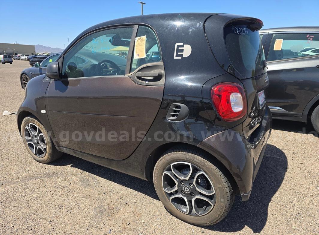 2018 smart fortwo smart fortwo Government Surplus Auction - Photo #2