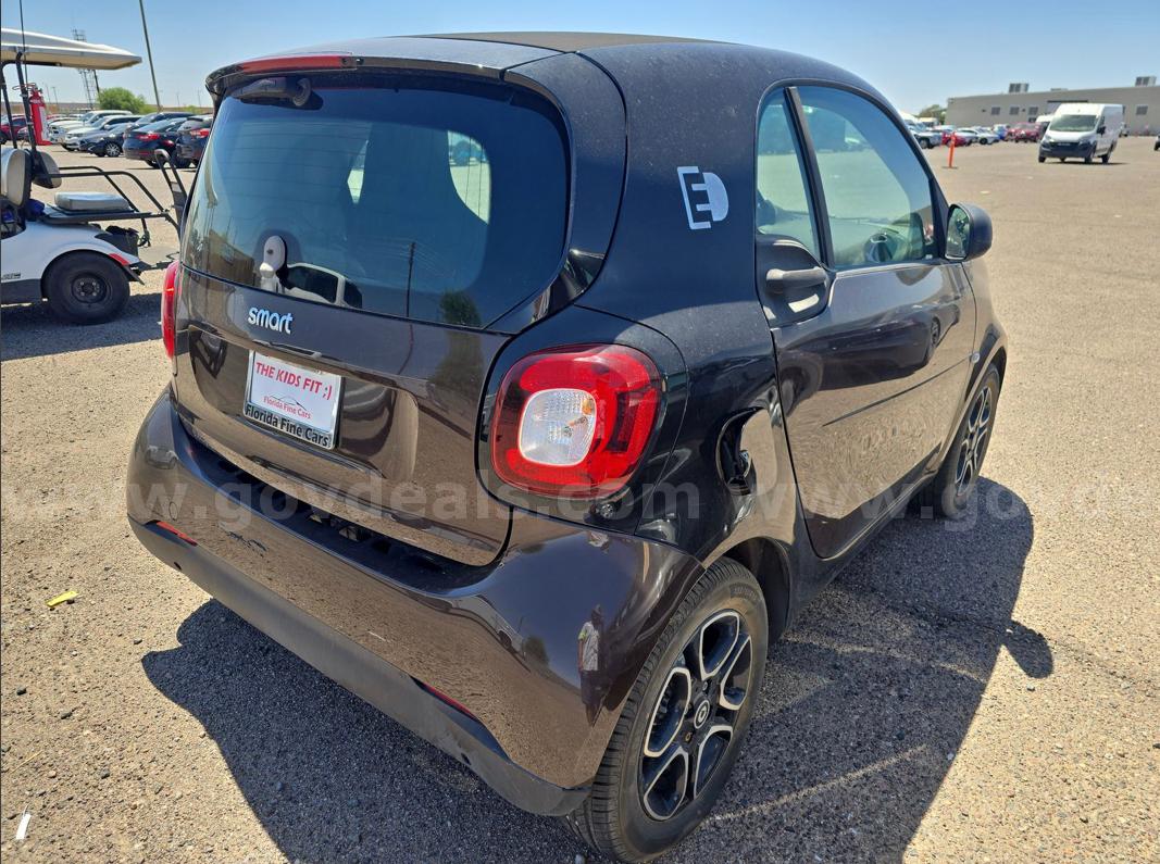 2018 smart fortwo smart fortwo Government Surplus Auction - Photo #6