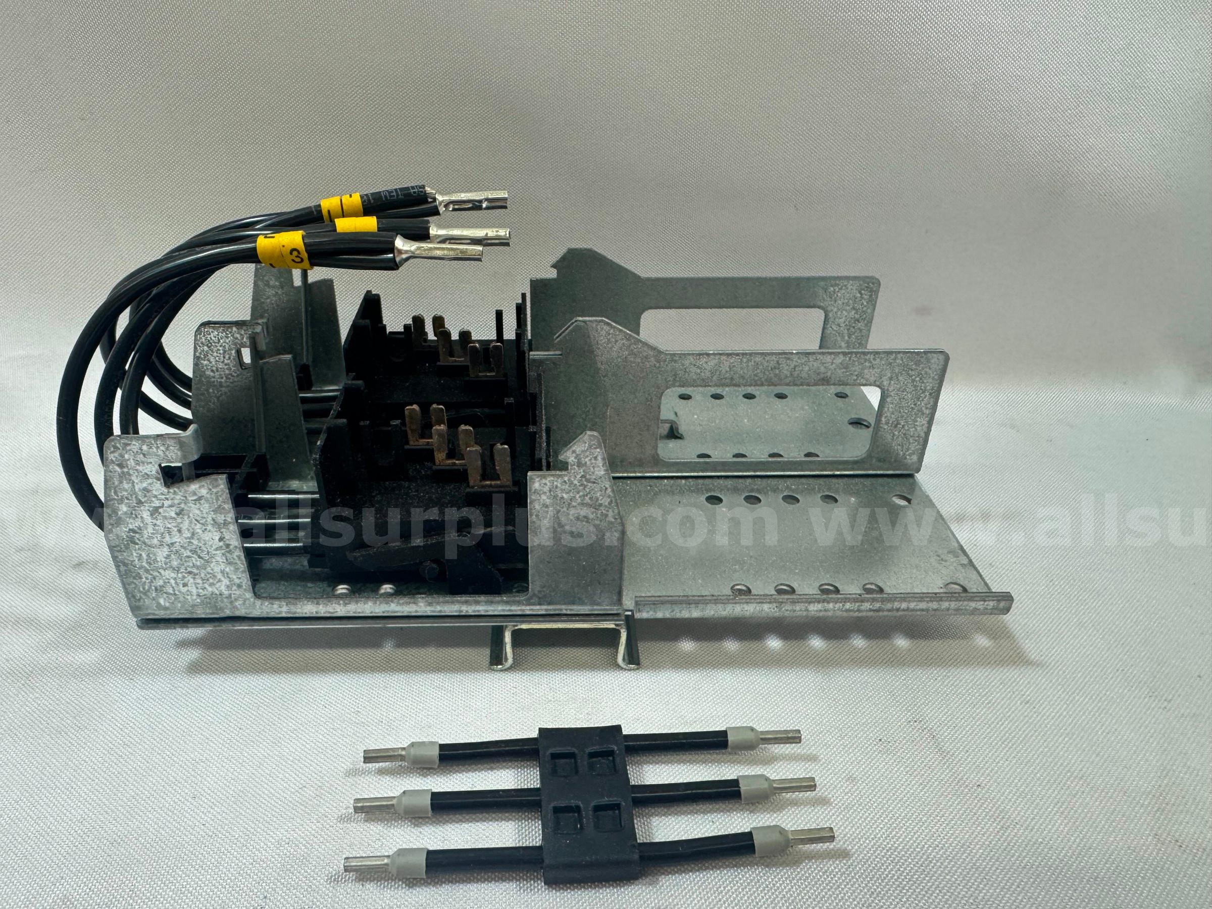 *NEW* (LOT OF 3)  TELEMECANIQUE / SCHNEIDER ELECTRIC AK5 PA532  PA532 Government Surplus Auction - Photo #5