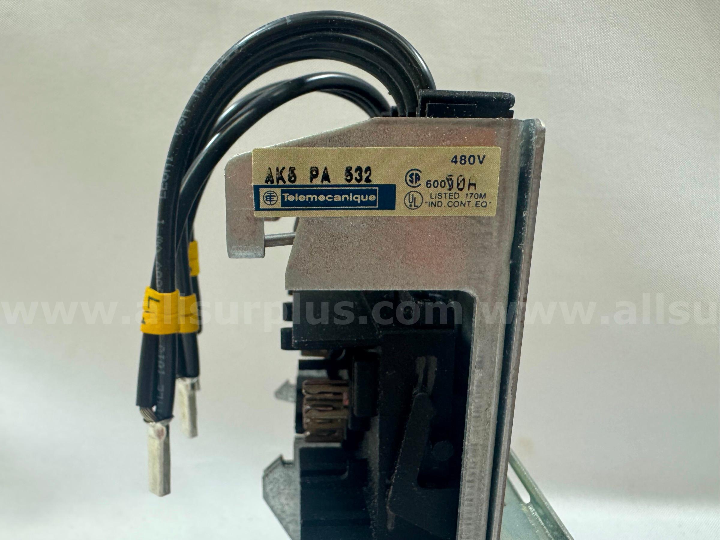 *NEW* (LOT OF 3)  TELEMECANIQUE / SCHNEIDER ELECTRIC AK5 PA532  PA532 Government Surplus Auction - Photo #6