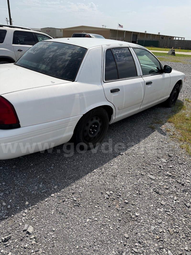 2009 Ford Crown Victoria Ford Crown Victoria Government Surplus Auction - Photo #6