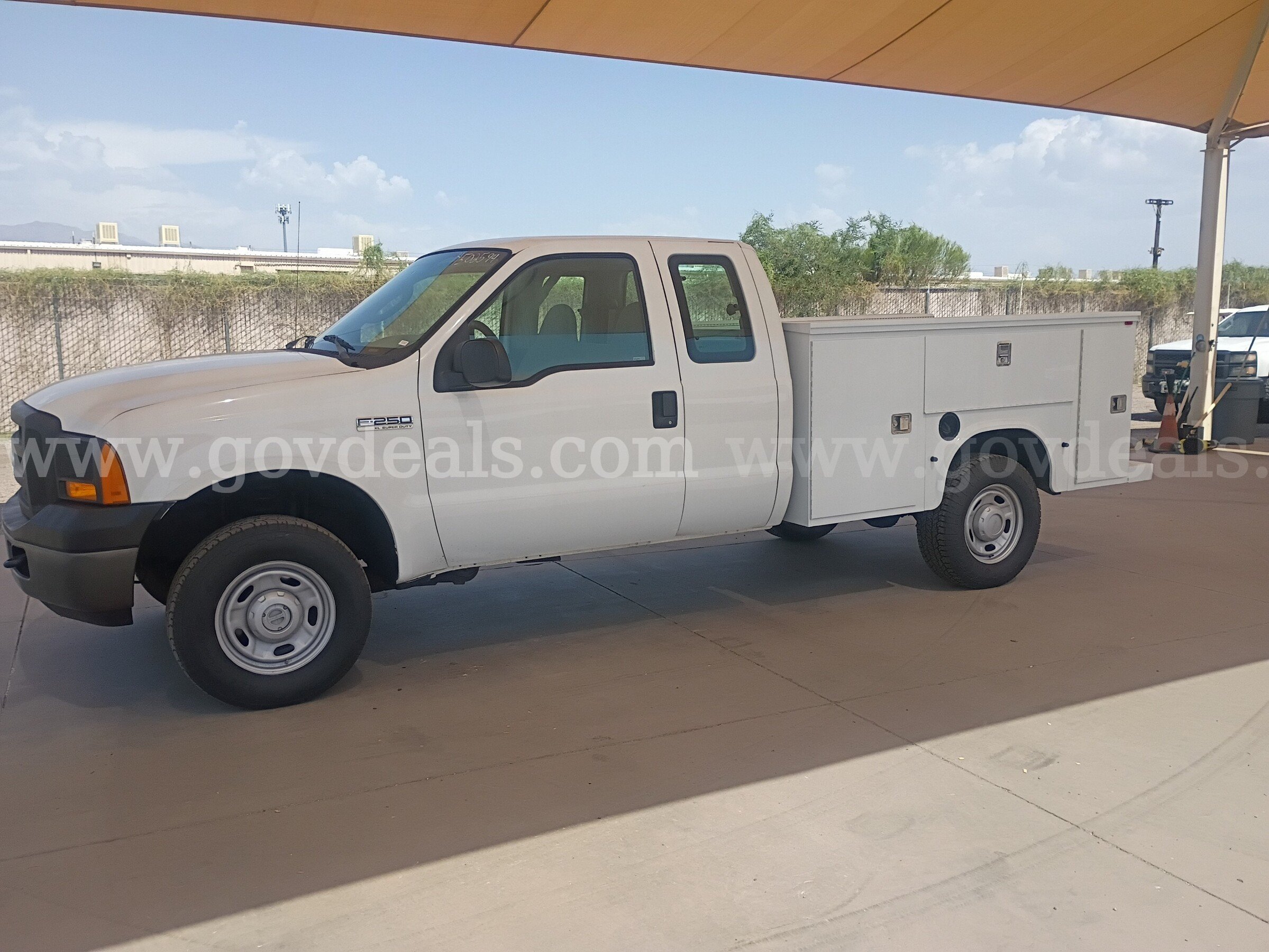 2005 Ford F250 Super Duty XL 4WD Utility Truck