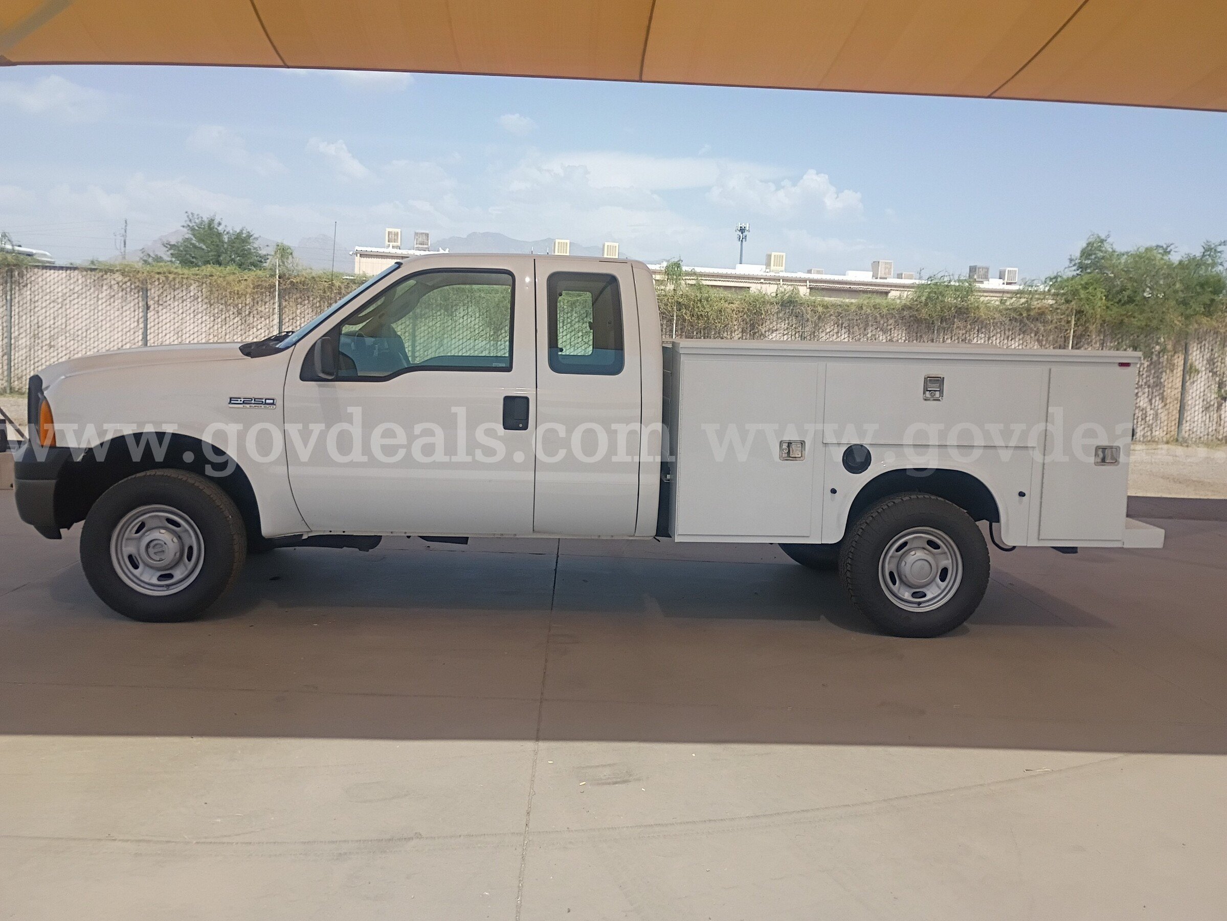 2005 Ford F250 Super Duty XL 4WD Utility Truck Ford F250 Government Surplus Auction - Photo #5