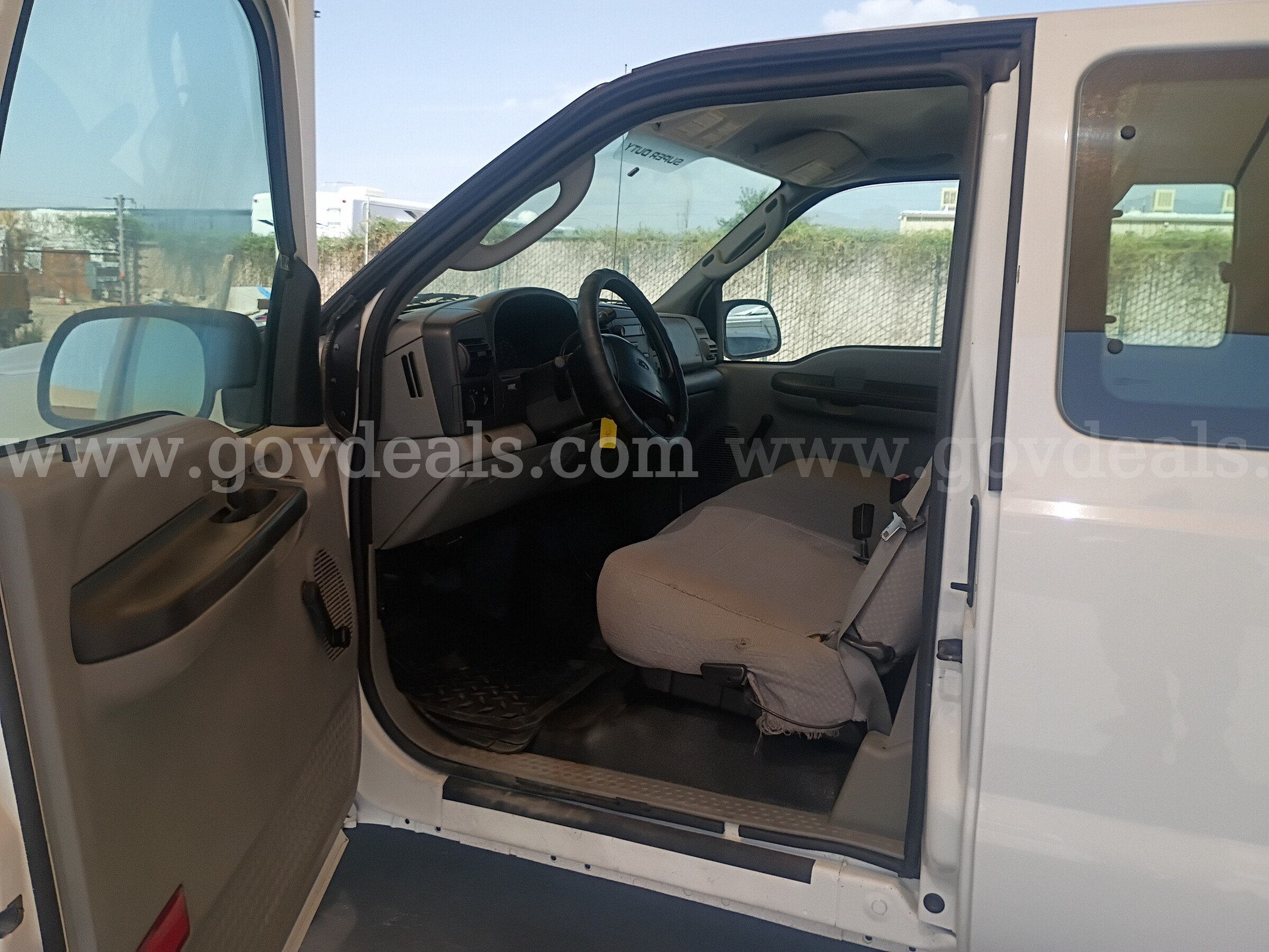 2005 Ford F250 Super Duty XL 4WD Utility Truck Ford F250 Government Surplus Auction - Photo #6