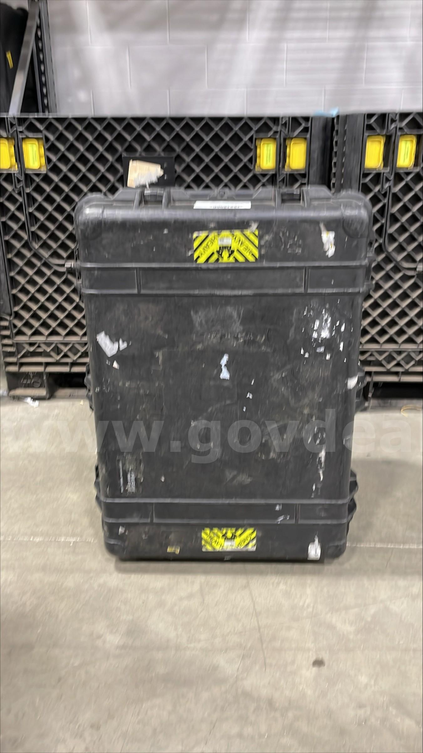 Lot of 16 Heavy-Duty Transit Cases – Holds 12 Laptops or 2U Rack Server Universal Transit Government Surplus Auction - Photo #2
