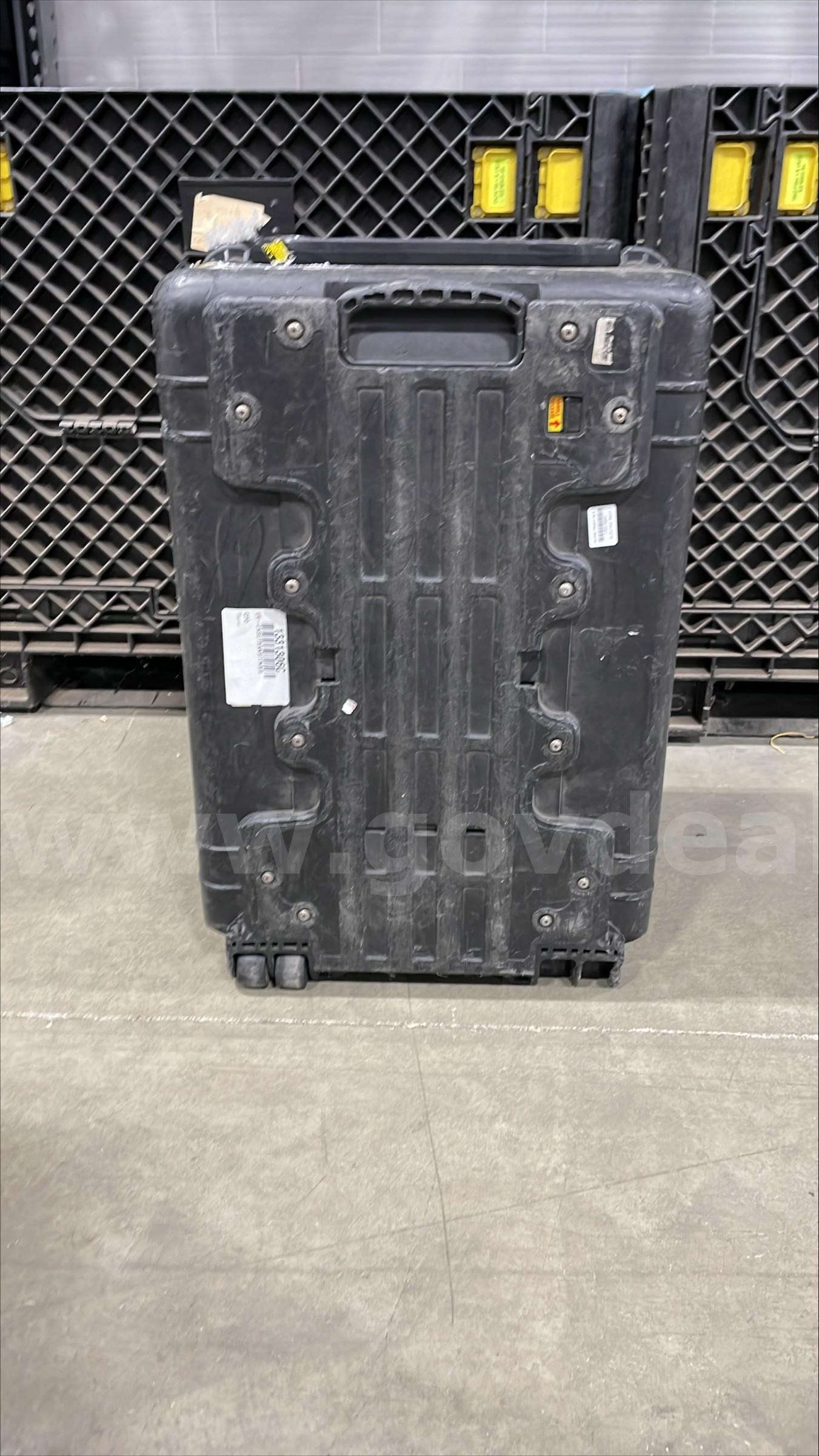 Lot of 16 Heavy-Duty Transit Cases – Holds 12 Laptops or 2U Rack Server Universal Transit Government Surplus Auction - Photo #4