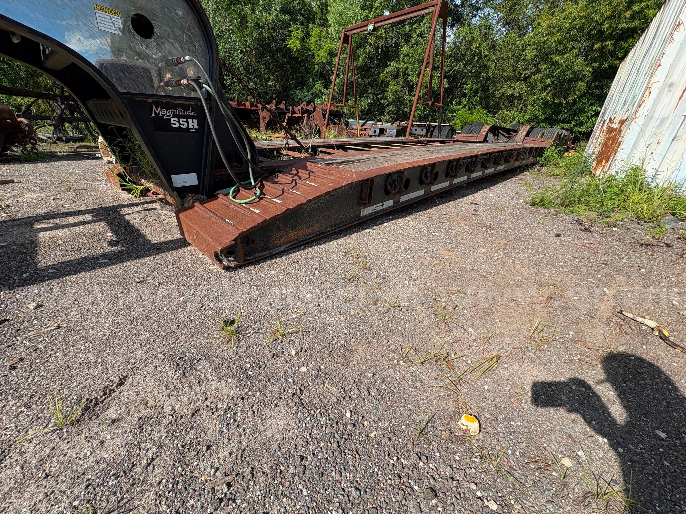 2004 Fontaine Magnitude MH55 55 Ton Hyd Detach Tri/A Lowboy w/ 2010 Fontaine S/A Stinger Fontaine Magnitude MH55-101ATHV-04 Government Surplus Auction - Photo #3