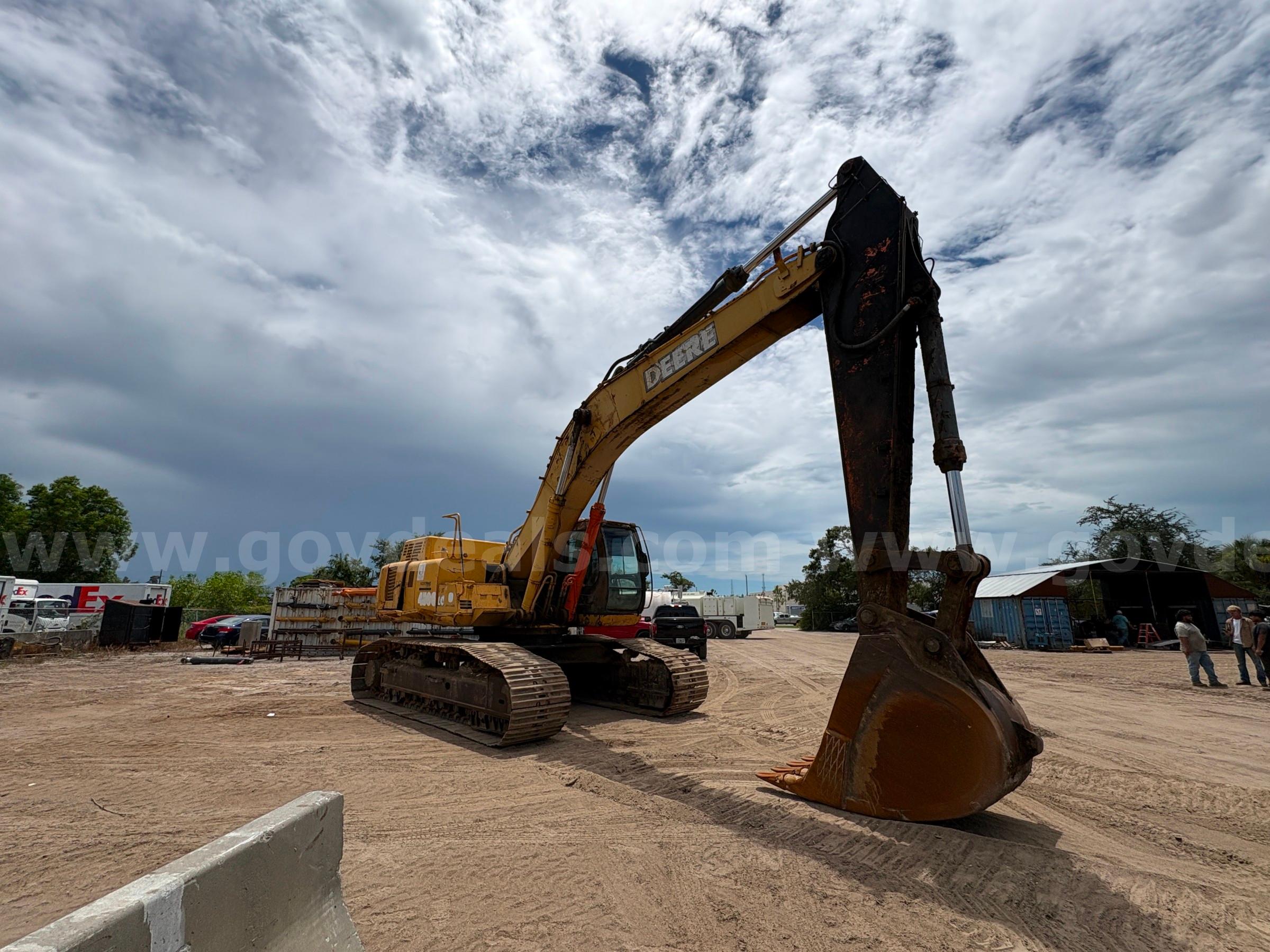 2003 John Deere 450C LC Hydraulic Excavator John Deere 450C Government Surplus Auction - Photo #4