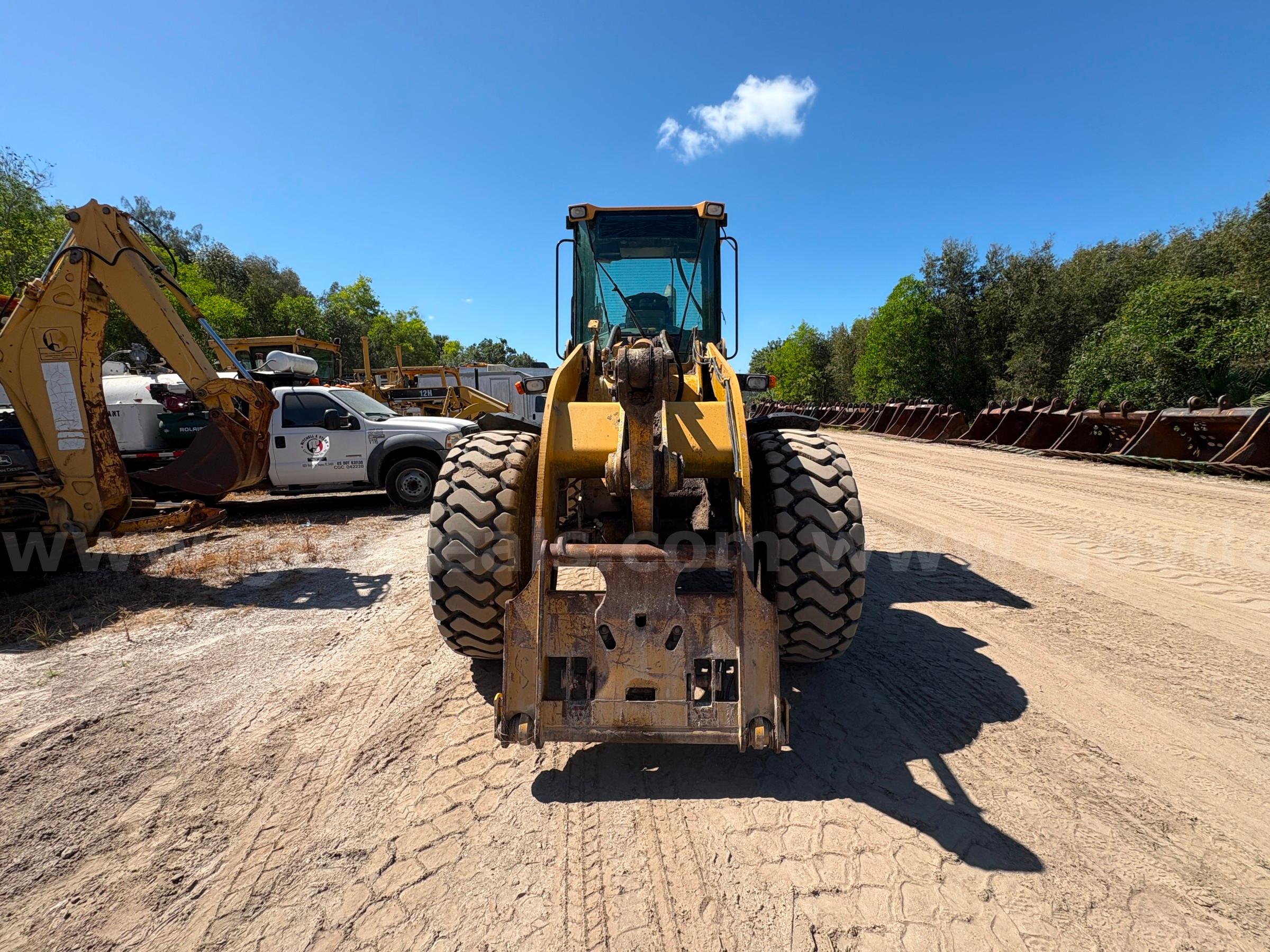 1998 Caterpillar 928G 4WD Articulated Wheel Loader Caterpillar 928G Government Surplus Auction - Photo #5