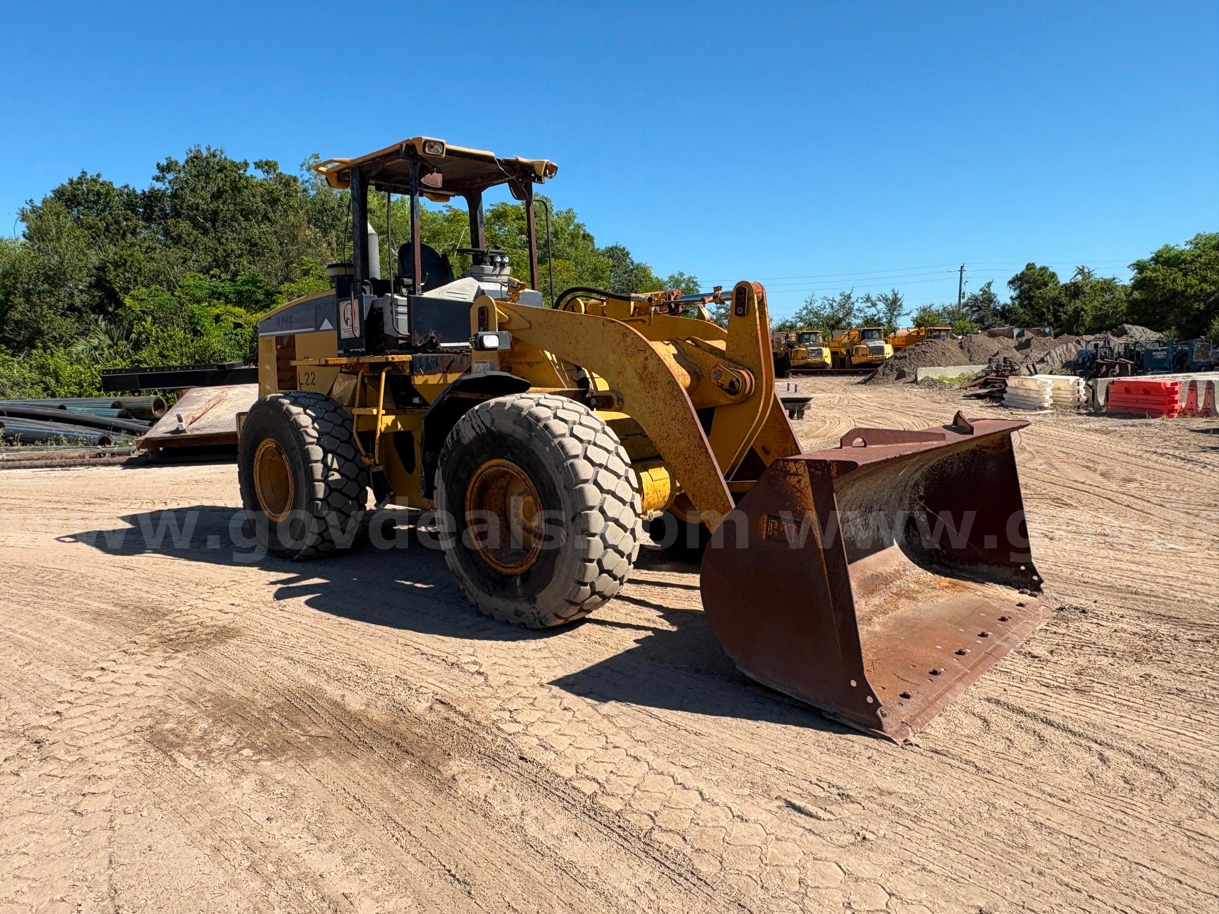 2002 Caterpillar 928 4WD Articulated Wheel Loader Caterpillar 928 Government Surplus Auction - Photo #2