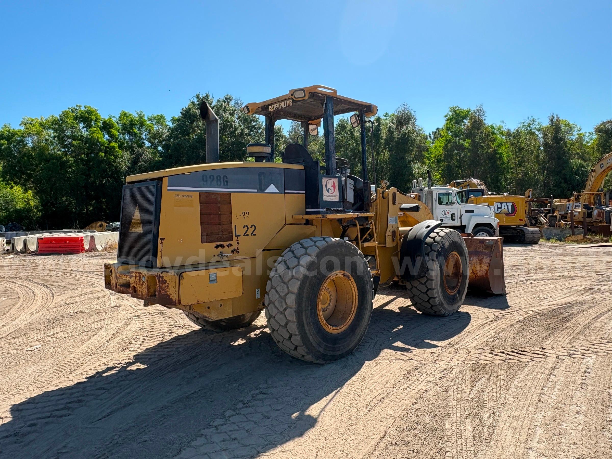 2002 Caterpillar 928 4WD Articulated Wheel Loader Caterpillar 928 Government Surplus Auction - Photo #3