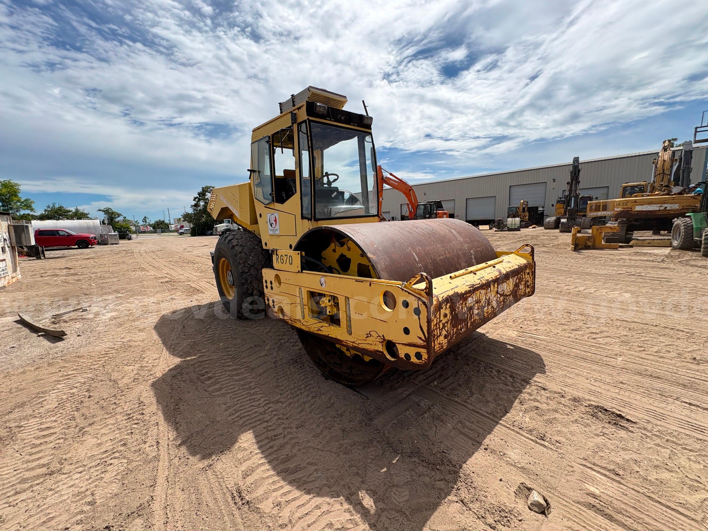 2001 Bomag BW213DH-3 84 in. Smooth Drum Compactor (Non-Operable) Bomag BW213DH Government Surplus Auction - Photo #3
