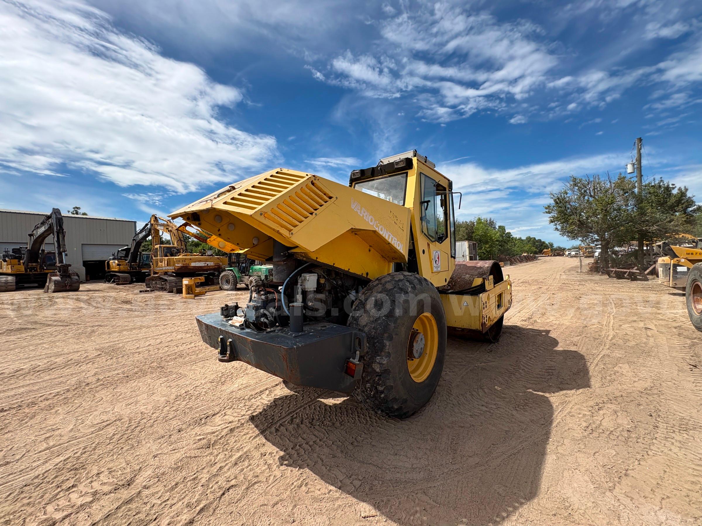 2001 Bomag BW213DH-3 84 in. Smooth Drum Compactor (Non-Operable) Bomag BW213DH Government Surplus Auction - Photo #4