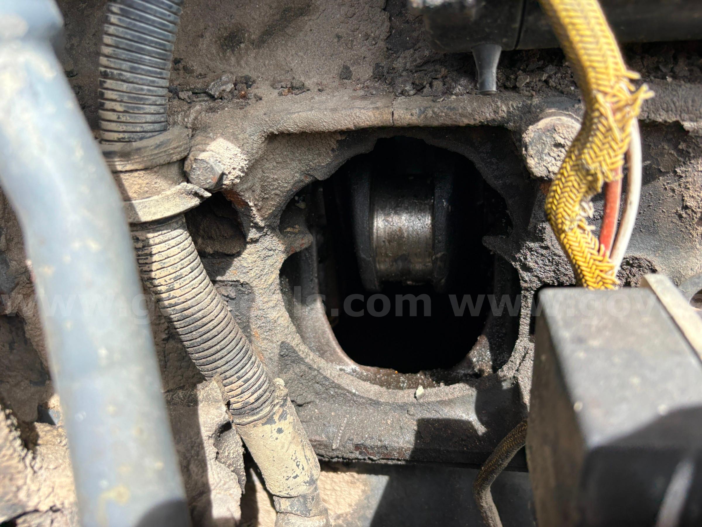2001 Bomag BW213DH-3 84 in. Smooth Drum Compactor (Non-Operable) Bomag BW213DH Government Surplus Auction - Photo #6