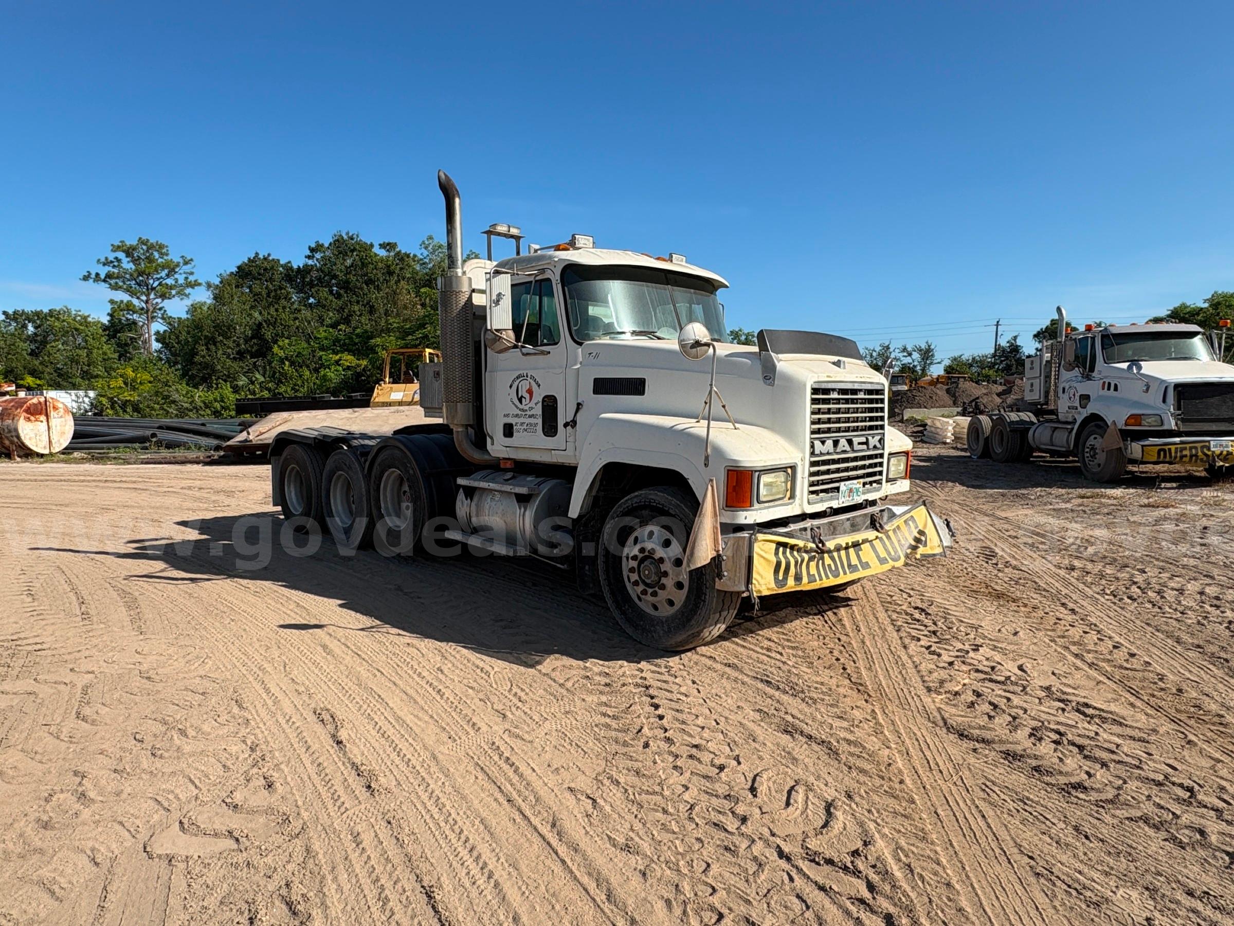 1997 Mack CH613 Day Cab Tri/A Truck Tractor Mack CH613 Government Surplus Auction - Photo #2