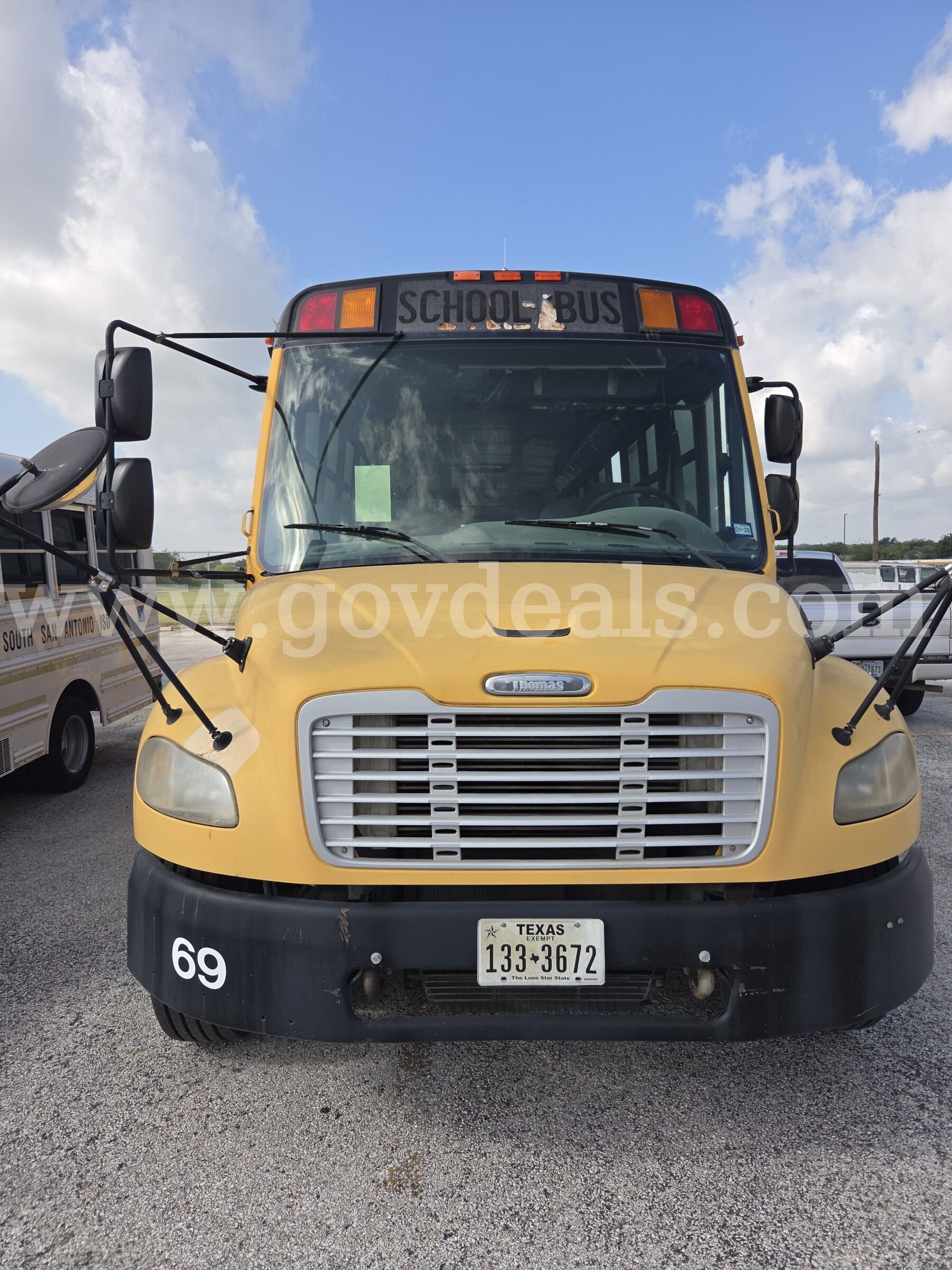 2009 Freightliner B2 Bus Chassis FREIGHTLINER B2 Bus Chassis Government Surplus Auction - Photo #2