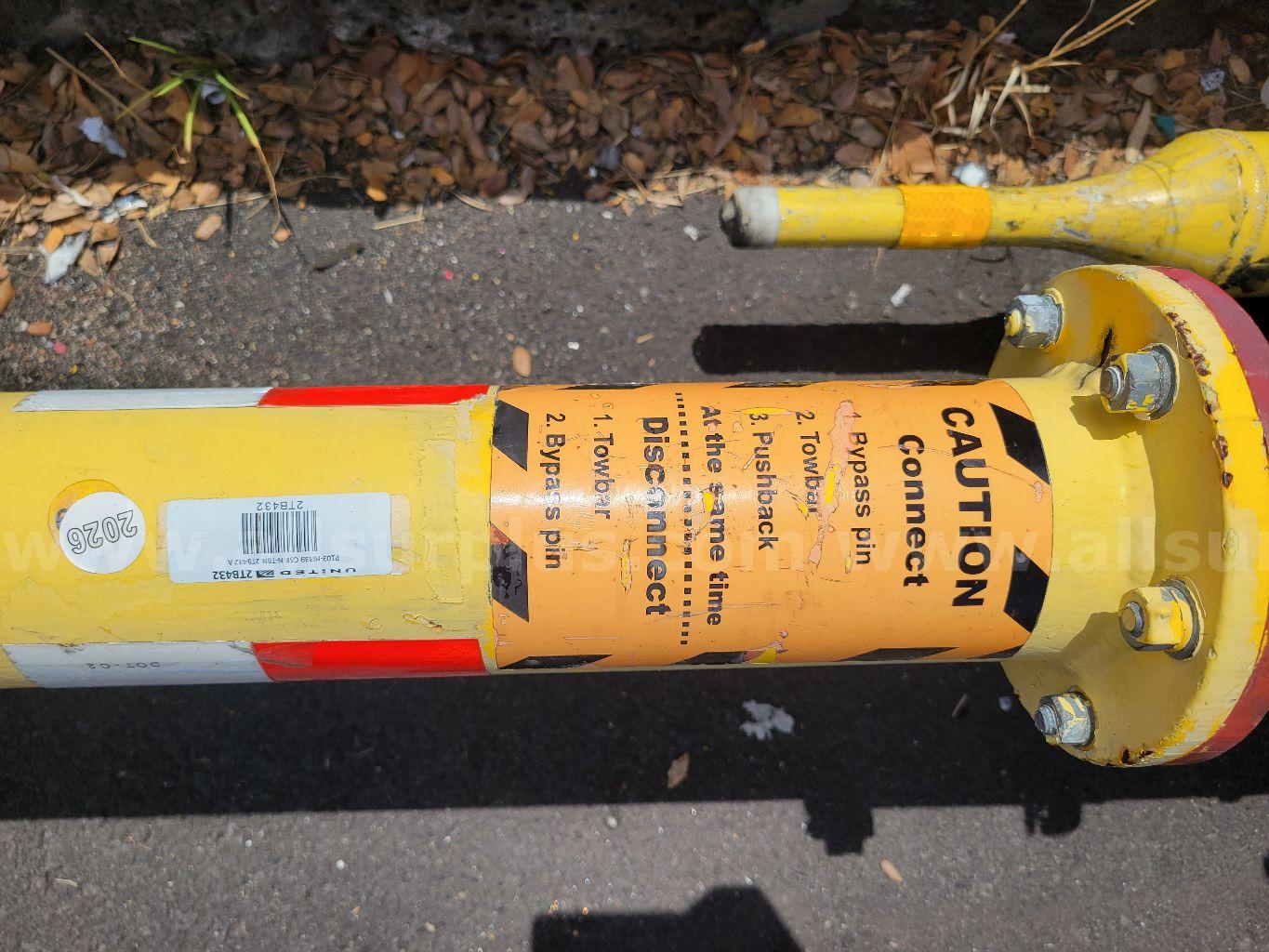 Hall Industries model 8898 Aircraft Towbar (B737/A319/A320/A321) Hall Industries 8898 Government Surplus Auction - Photo #2