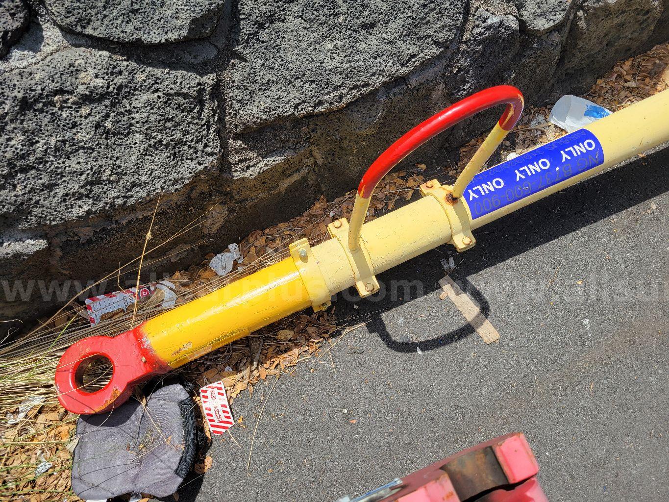 Hall Industries model 8898 Aircraft Towbar (B737/A319/A320/A321) Hall Industries 8898 Government Surplus Auction - Photo #4