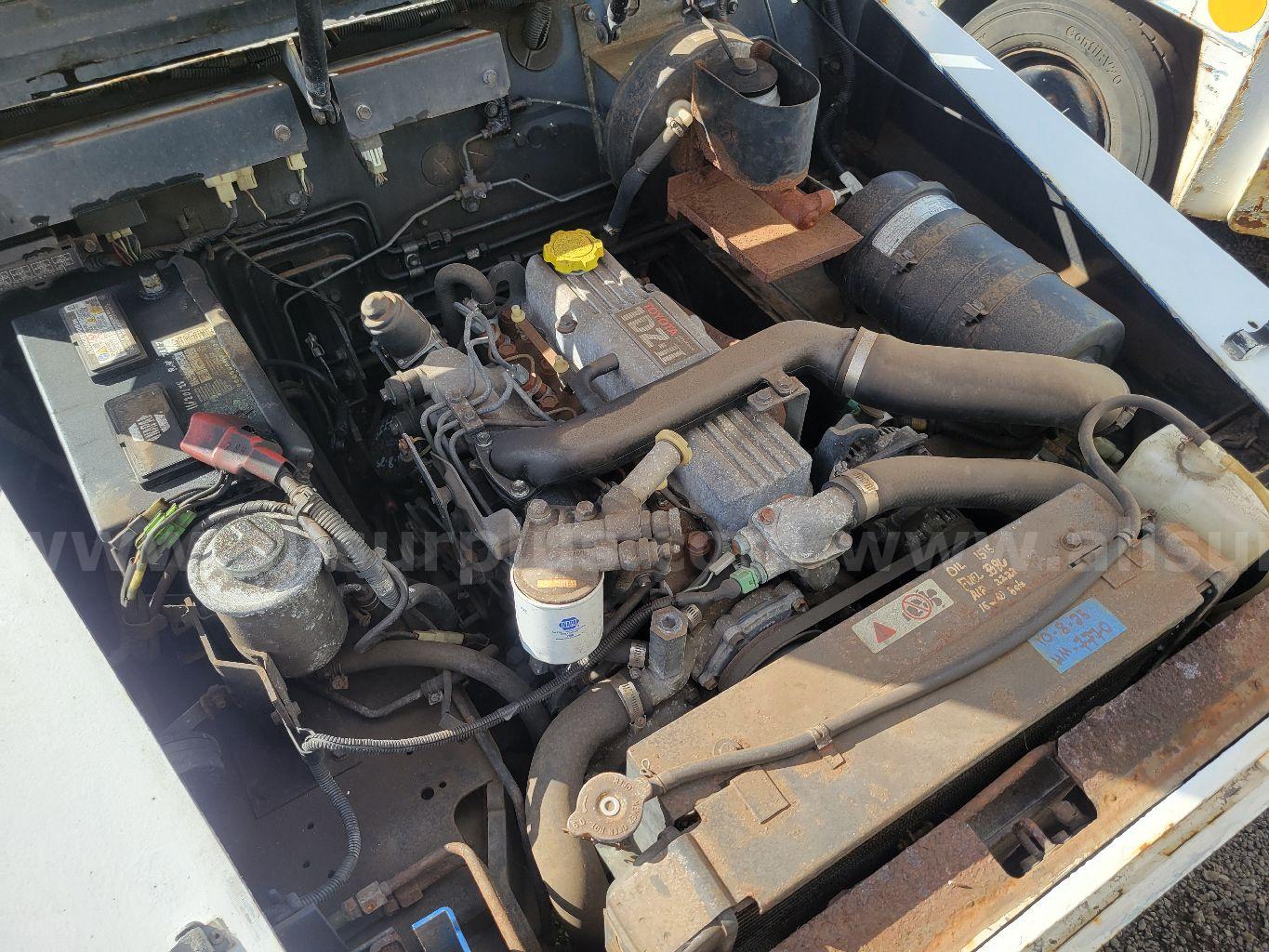 2ea Toyota 02-2TD25 type D Diesel Baggage Tractor Toyota 02-2TD25 Government Surplus Auction - Photo #4