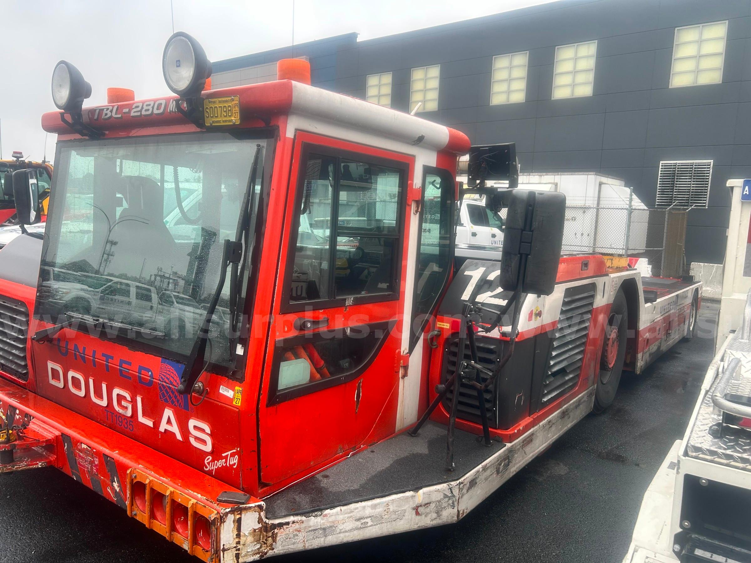 2012 Douglas TBL280 MK4 Towbarless Pushback Tractor