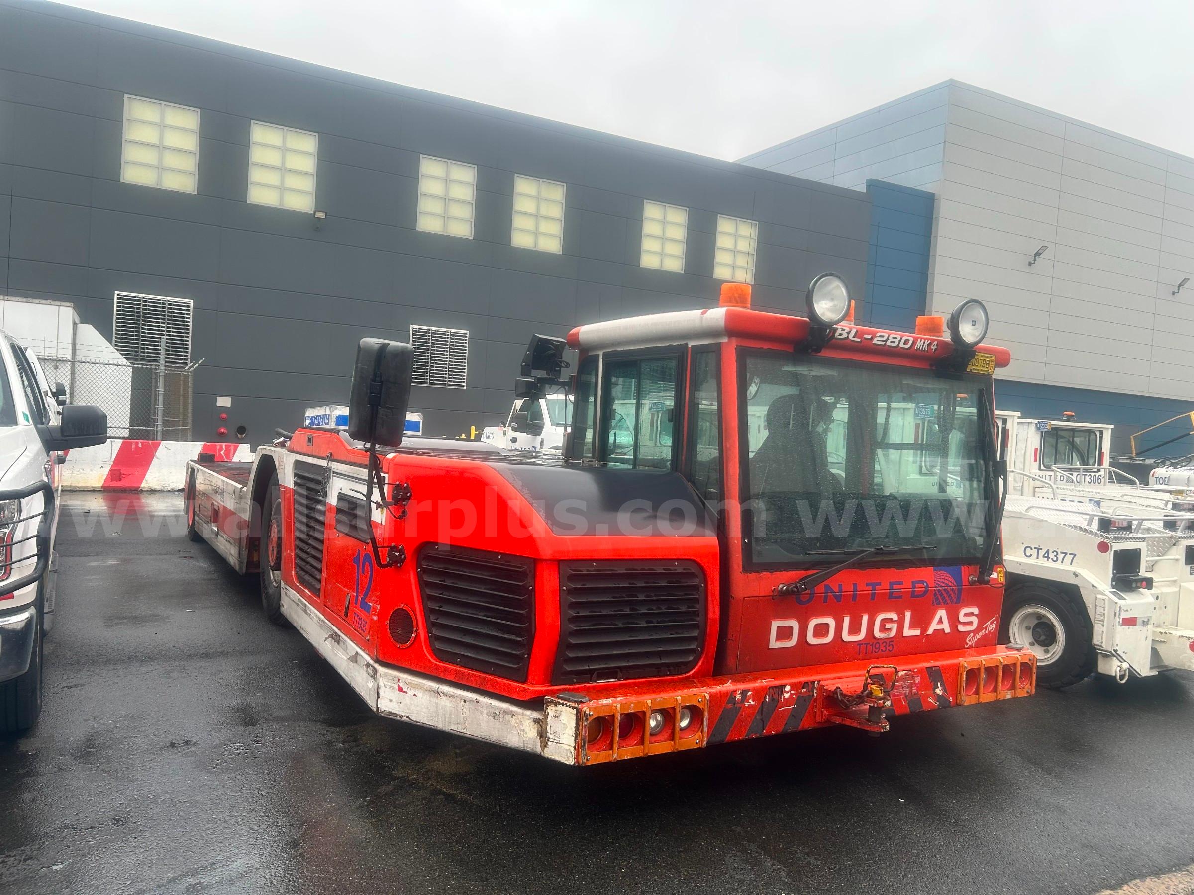 2012 Douglas TBL280 MK4 Towbarless Pushback Tractor Douglas TBL280 MK4 Government Surplus Auction - Photo #2