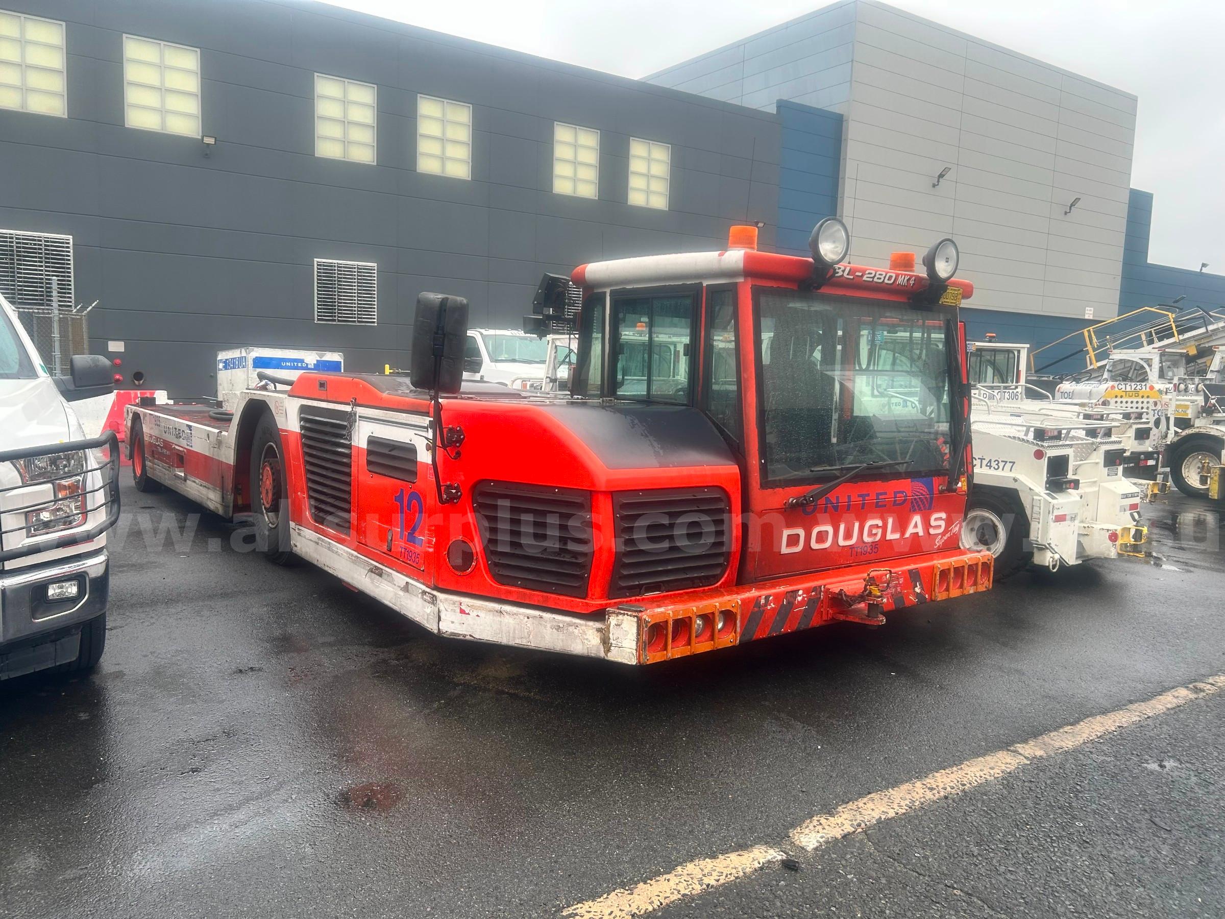 2012 Douglas TBL280 MK4 Towbarless Pushback Tractor Douglas TBL280 MK4 Government Surplus Auction - Photo #3