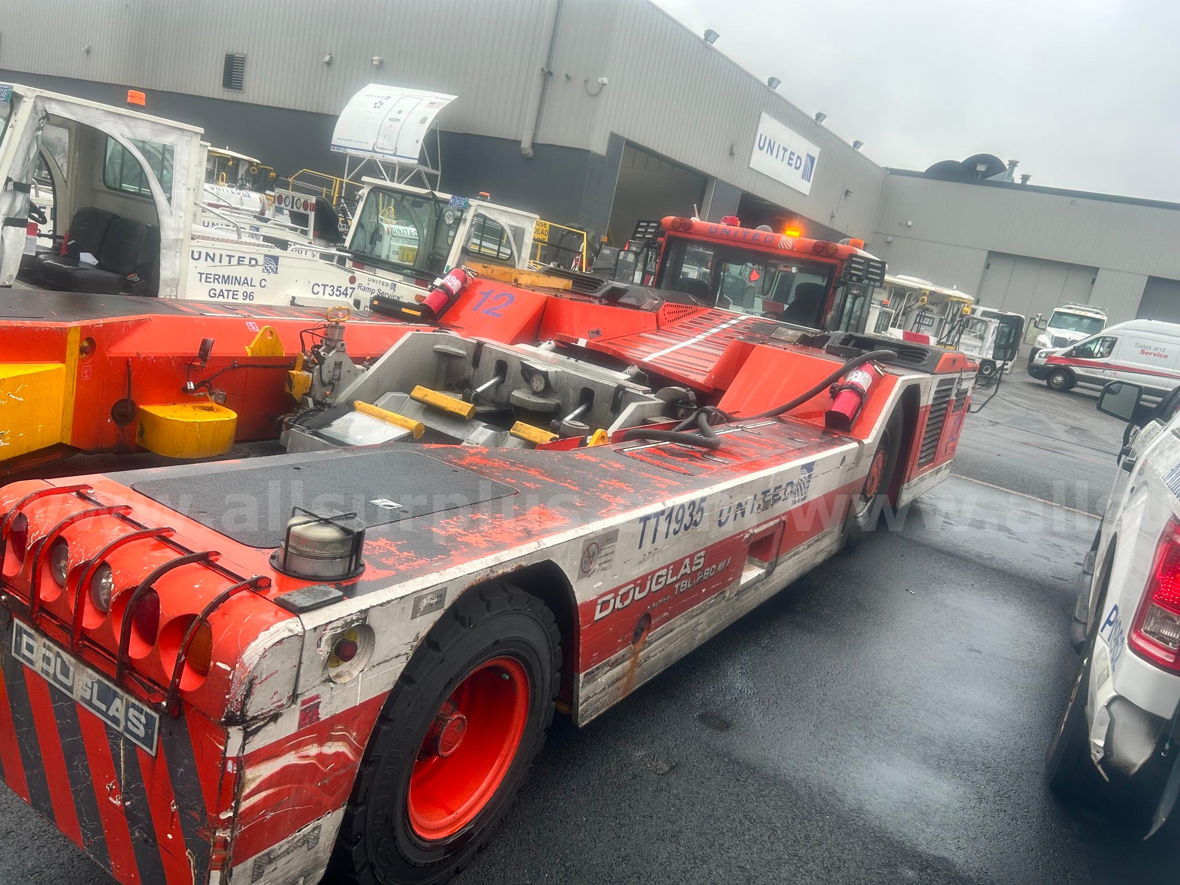 2012 Douglas TBL280 MK4 Towbarless Pushback Tractor Douglas TBL280 MK4 Government Surplus Auction - Photo #4