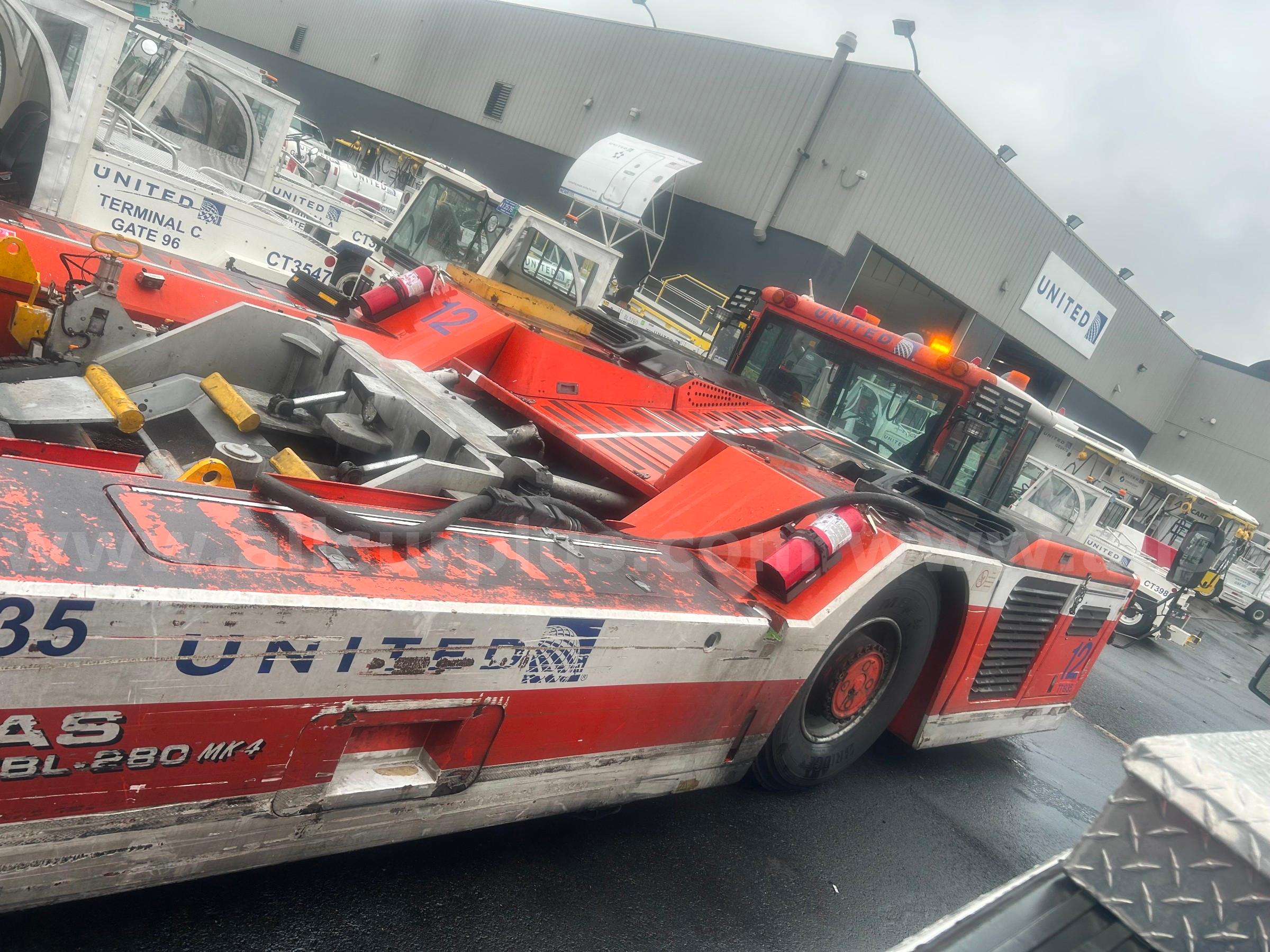 2012 Douglas TBL280 MK4 Towbarless Pushback Tractor Douglas TBL280 MK4 Government Surplus Auction - Photo #6