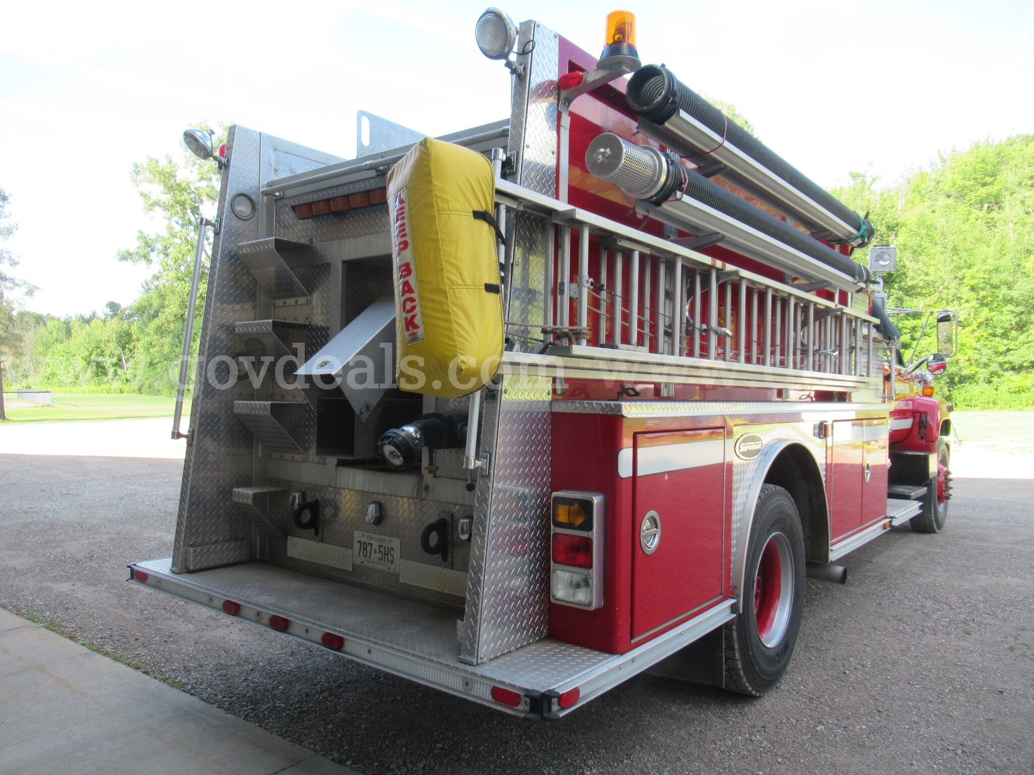 2000 GMC C7H042 Fire Truck GMC C7H042 Government Surplus Auction - Photo #2