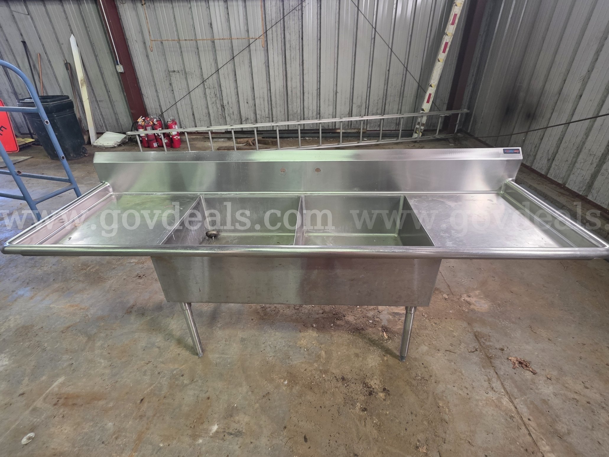 Sink- 2 basin   Government Surplus Auction - Photo #2