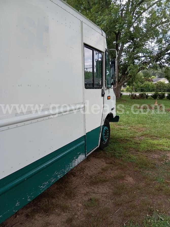 2008 Workhorse W42 Workhorse W42 Government Surplus Auction - Photo #2