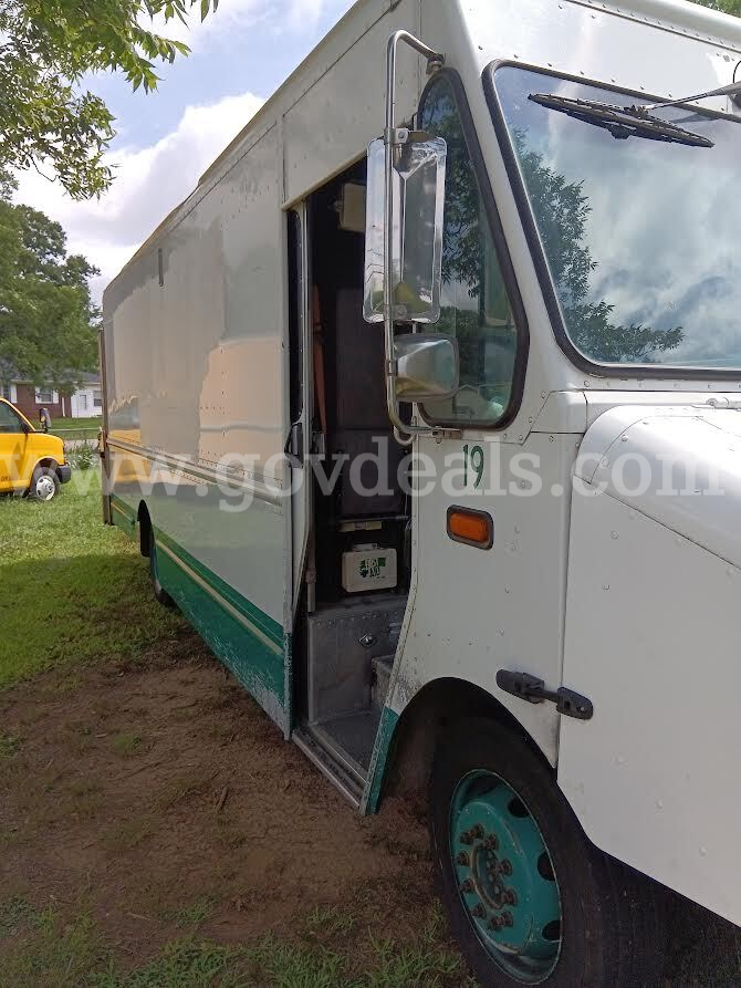 2008 Workhorse W42 Workhorse W42 Government Surplus Auction - Photo #3