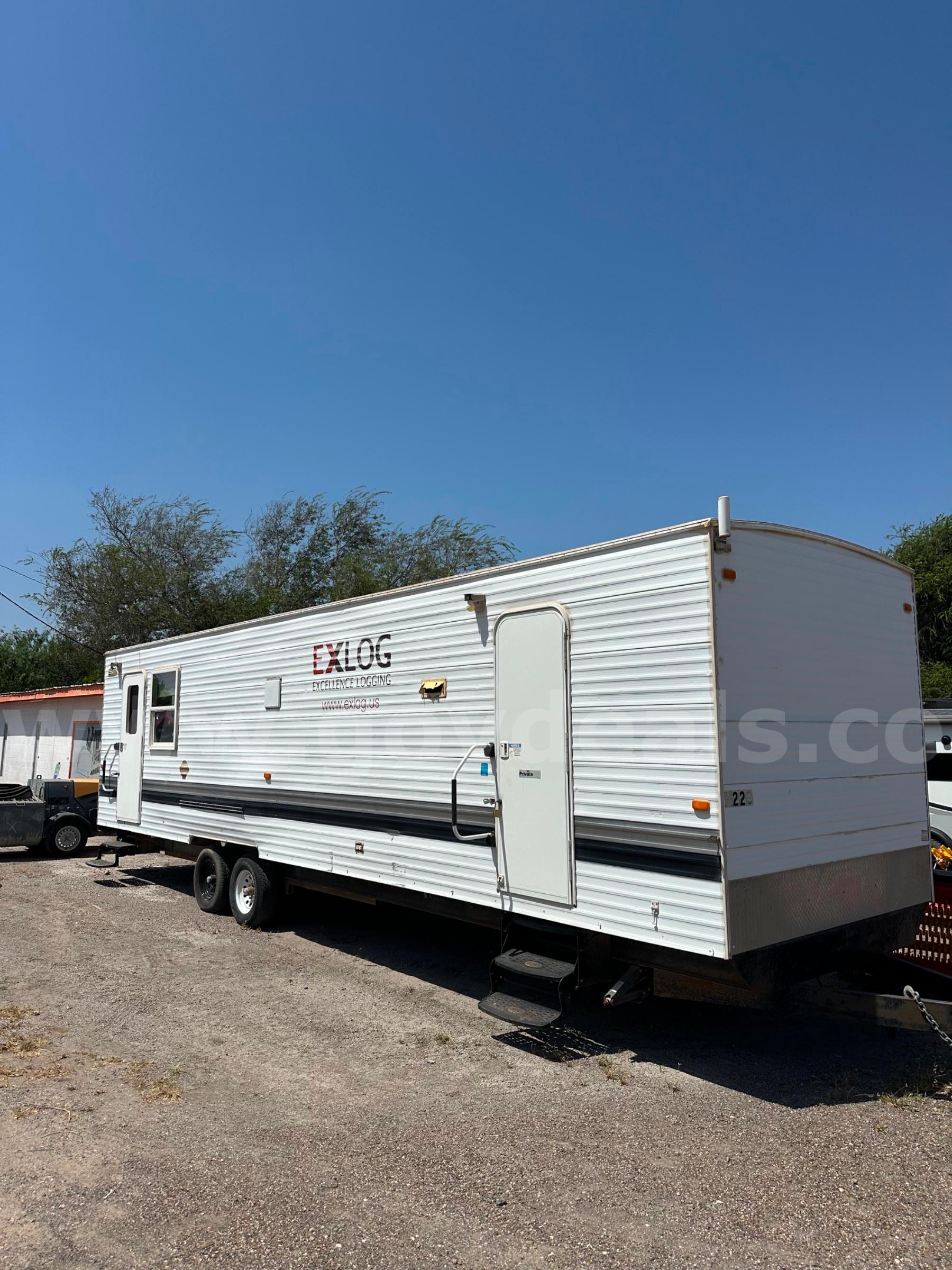 2014 Allen Camper Mfg. 32 WL Government Surplus Auction - Primary Photo