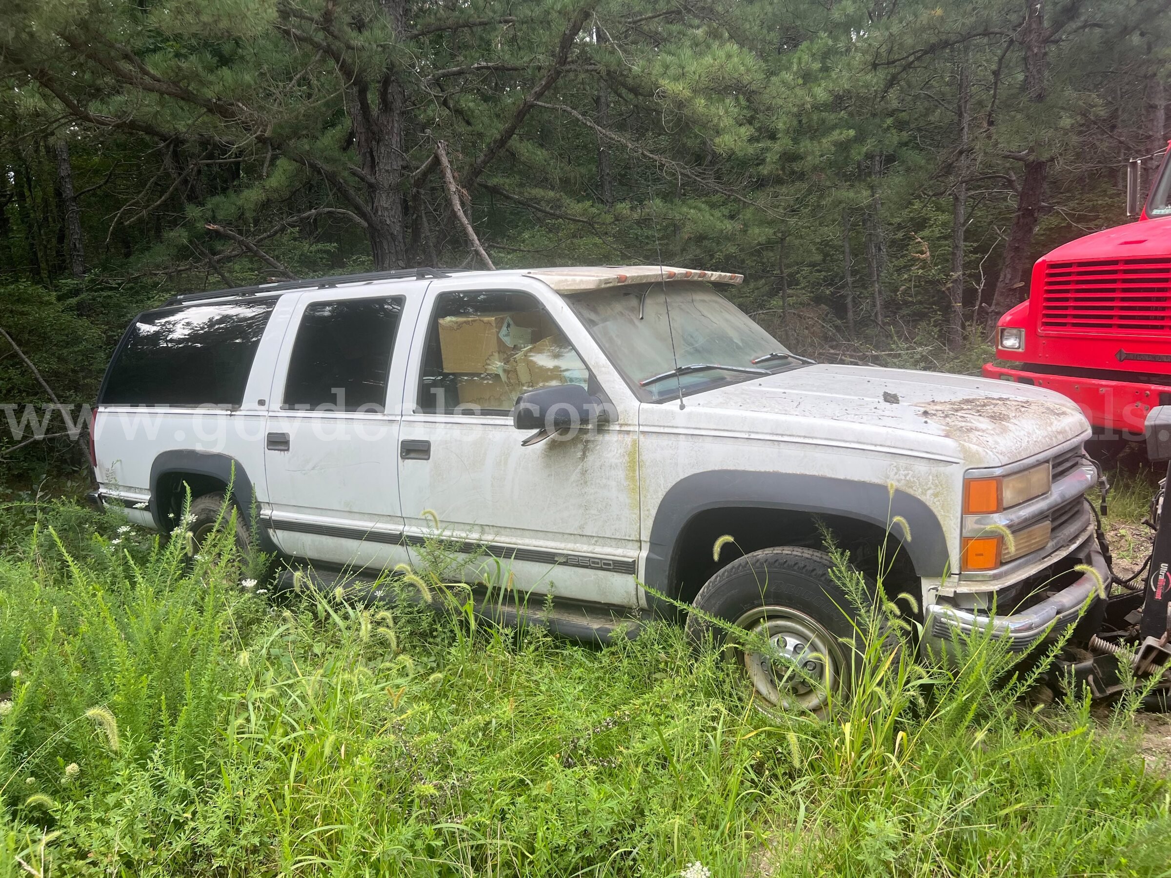 1999 Chevrolet Suburban Chevrolet Suburban Government Surplus Auction - Photo #2
