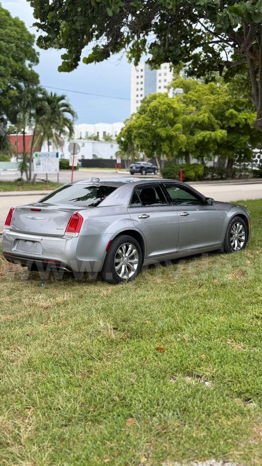2018 Chrysler 300 Chrysler 300 Government Surplus Auction - Photo #4