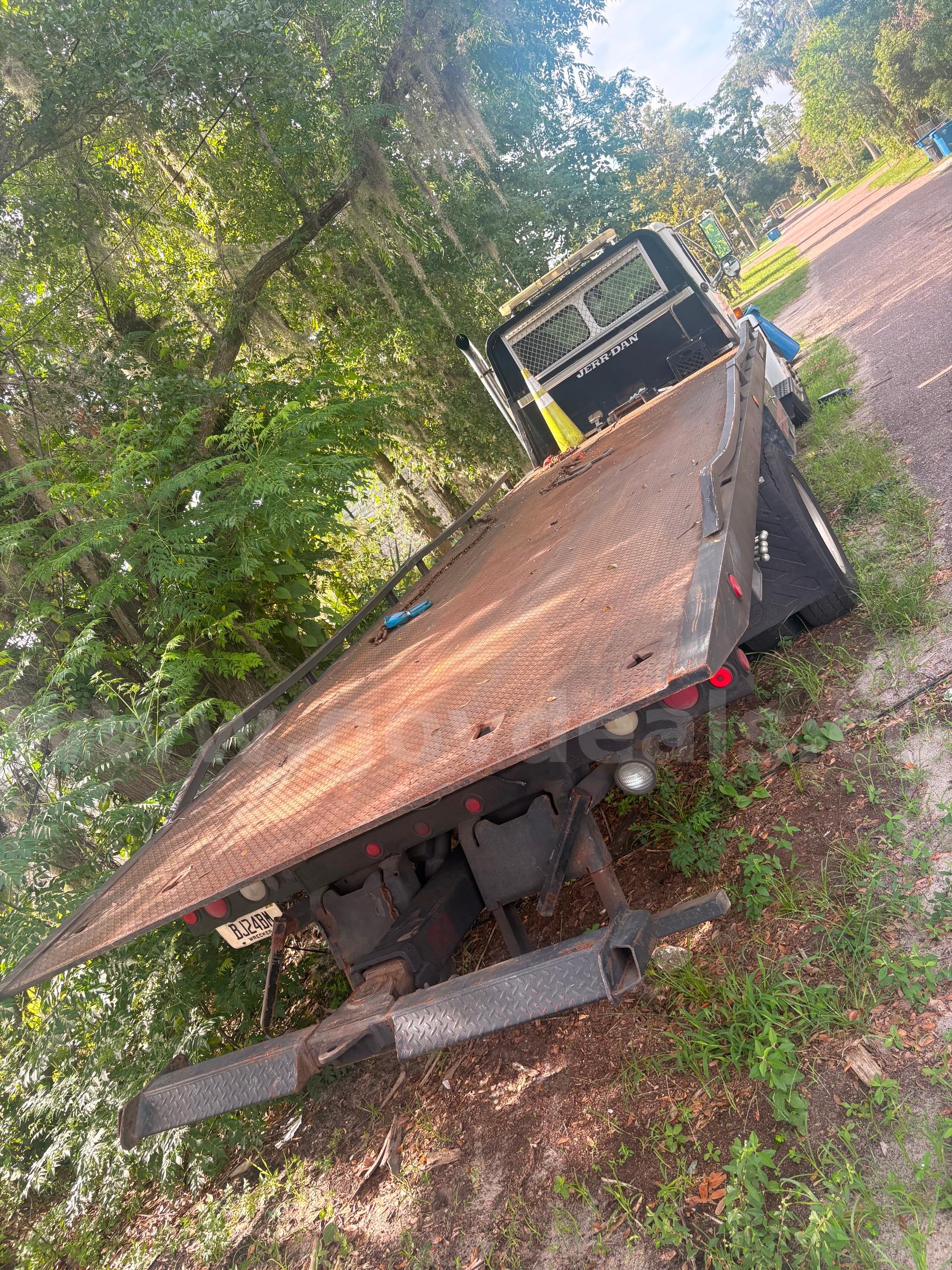 2003 Freightliner FL80 Freightliner FL80 Government Surplus Auction - Photo #4