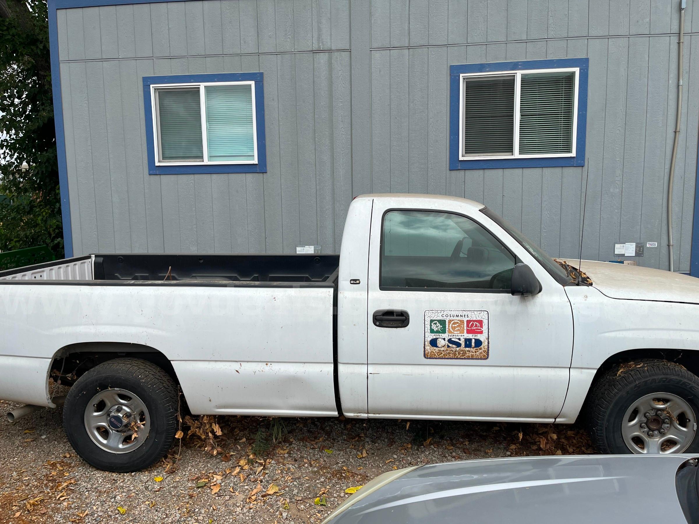 2004 GMC Sierra 1500 Long Bed 2WD GMC Sierra Government Surplus Auction - Primary Photo