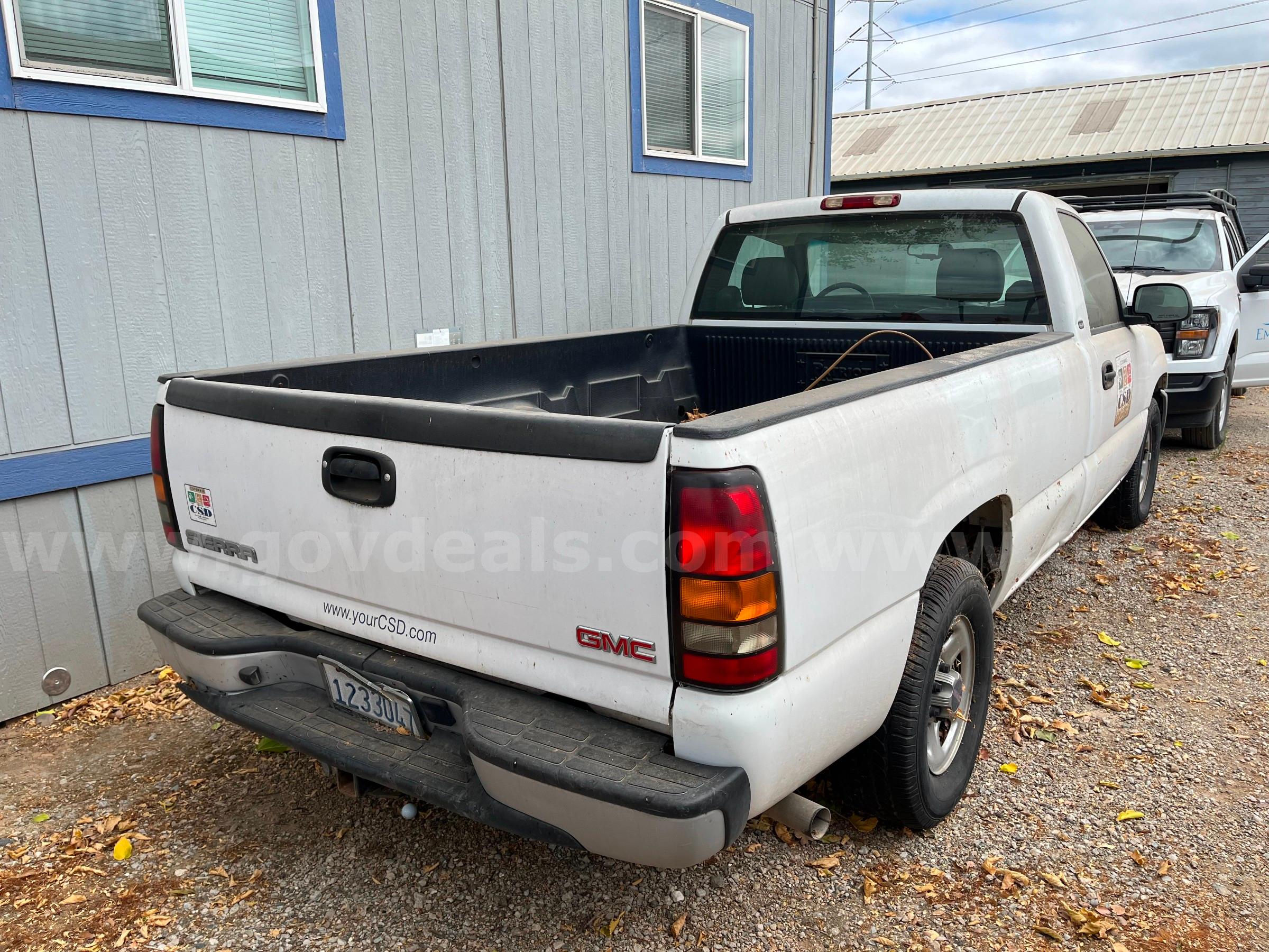 2004 GMC Sierra 1500 Long Bed 2WD GMC Sierra Government Surplus Auction - Photo #2